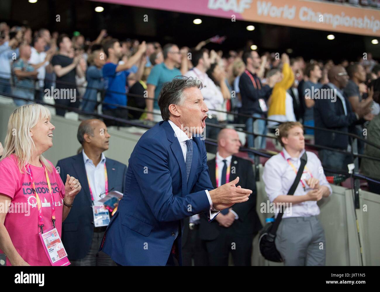 Sebastian ' Seb ' COE (Praesident IAAF) feuert die Sporter an, Emotional, emotionen,  Finale Staffel 4 x 400m der Maenner, am 13.08.2017 Leichtathletik Weltmeisterschaft 2017 in London/ Grossbritannien, vom 04.08. - 13.08.2017. | Verwendung weltweit Stock Photo