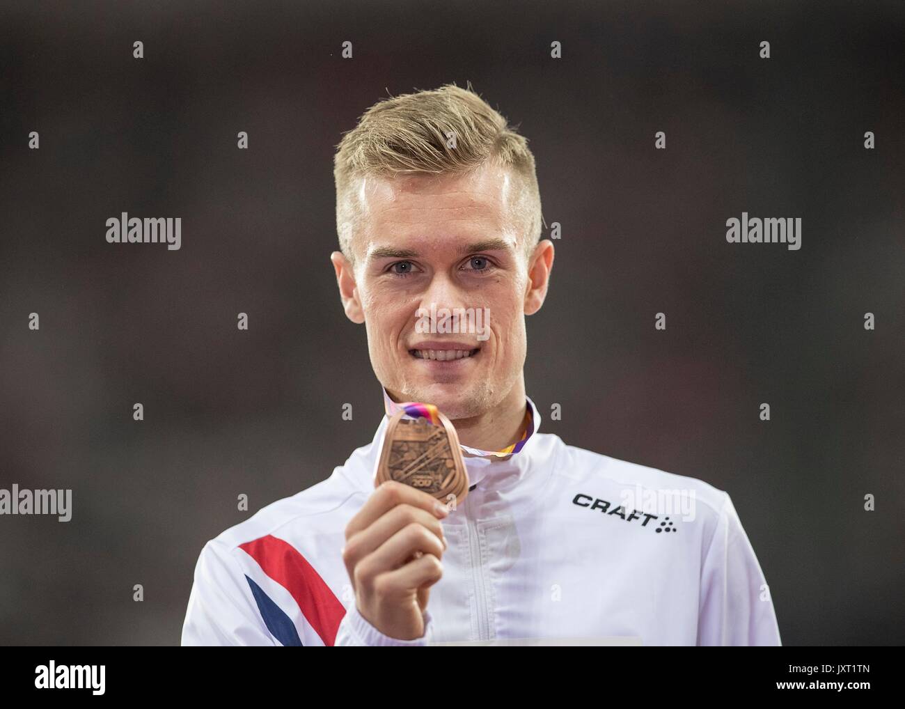 London, Grossbritannien. 13th Aug, 2017. Siegerehrung Filip Ingebrigtsen (NOR/ 3.Platz) mit Medaille, Bronze, Finale 1500m der Maenner am 13.08.2017 Leichtathletik Weltmeisterschaft 2017 in London/ Grossbritannien, vom 04.08. - 13.08.2017. | Verwendung weltweit Credit: dpa/Alamy Live News Stock Photo