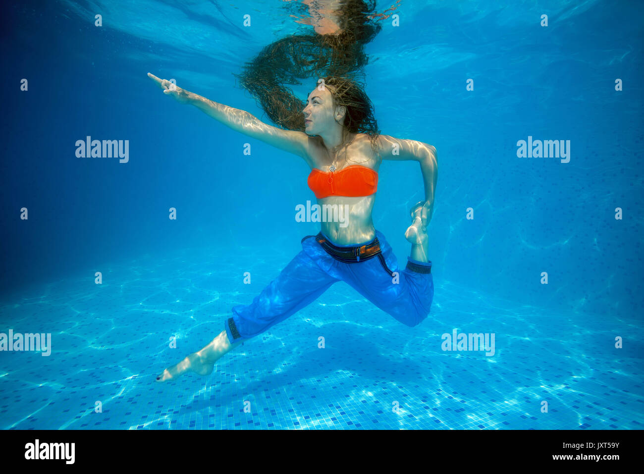 Underwater gymnastics hires stock photography and images Alamy