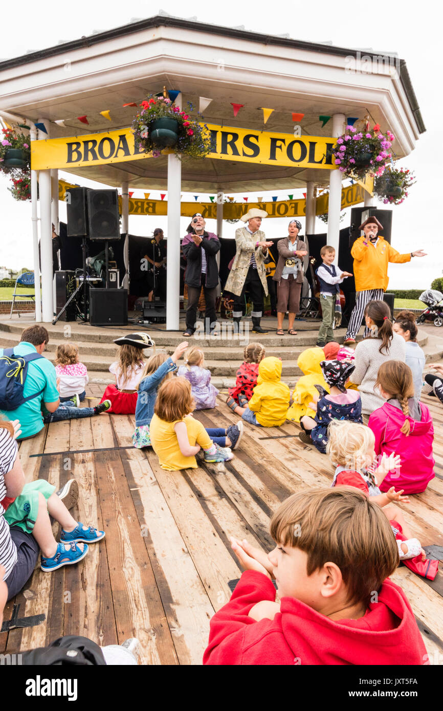 Popular Outdoor Hobby Horse Club, Mick Scott hosting the show in front