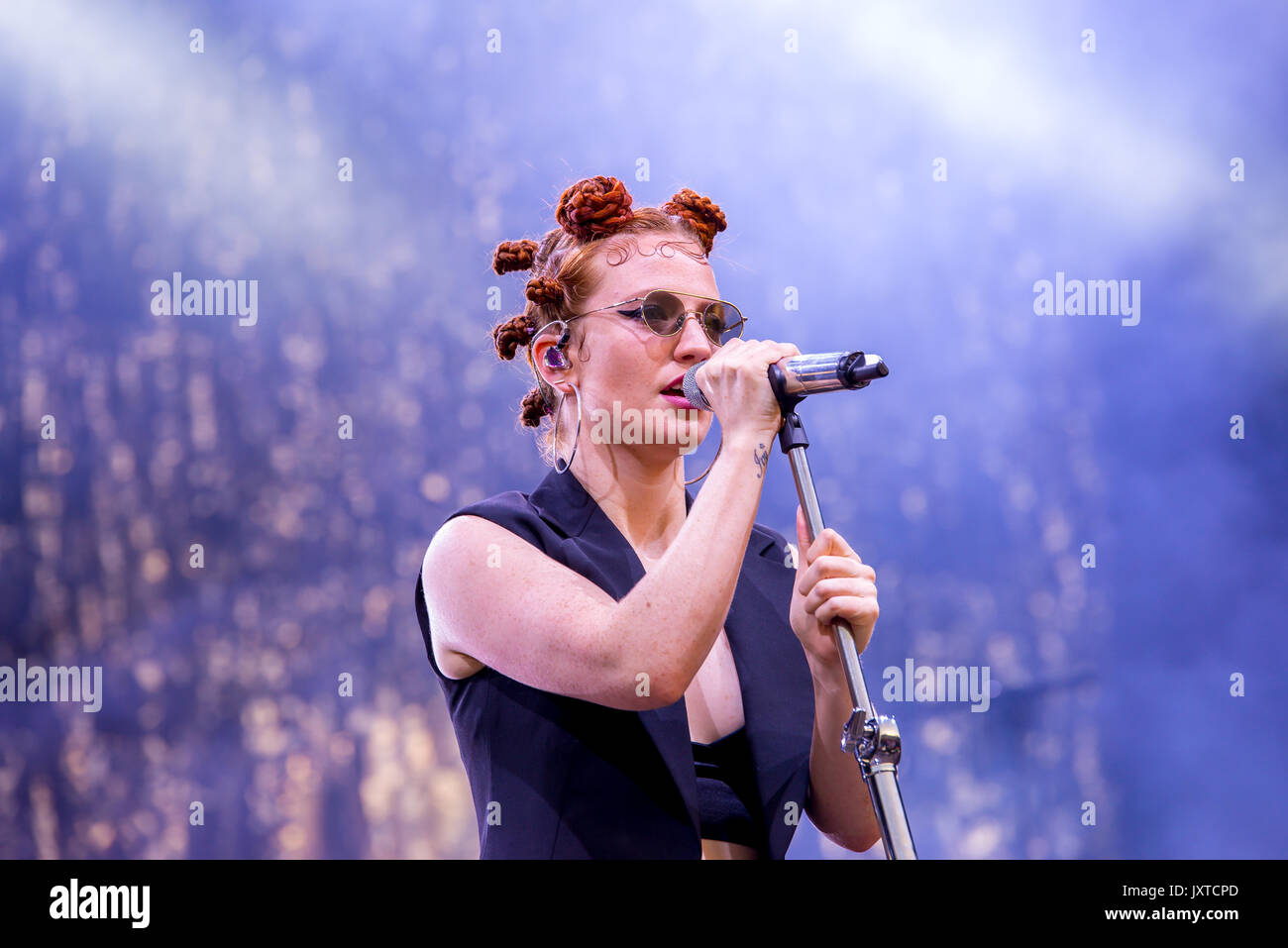 Jess Singer Jess glynne hi-res stock photography and images - Alamy