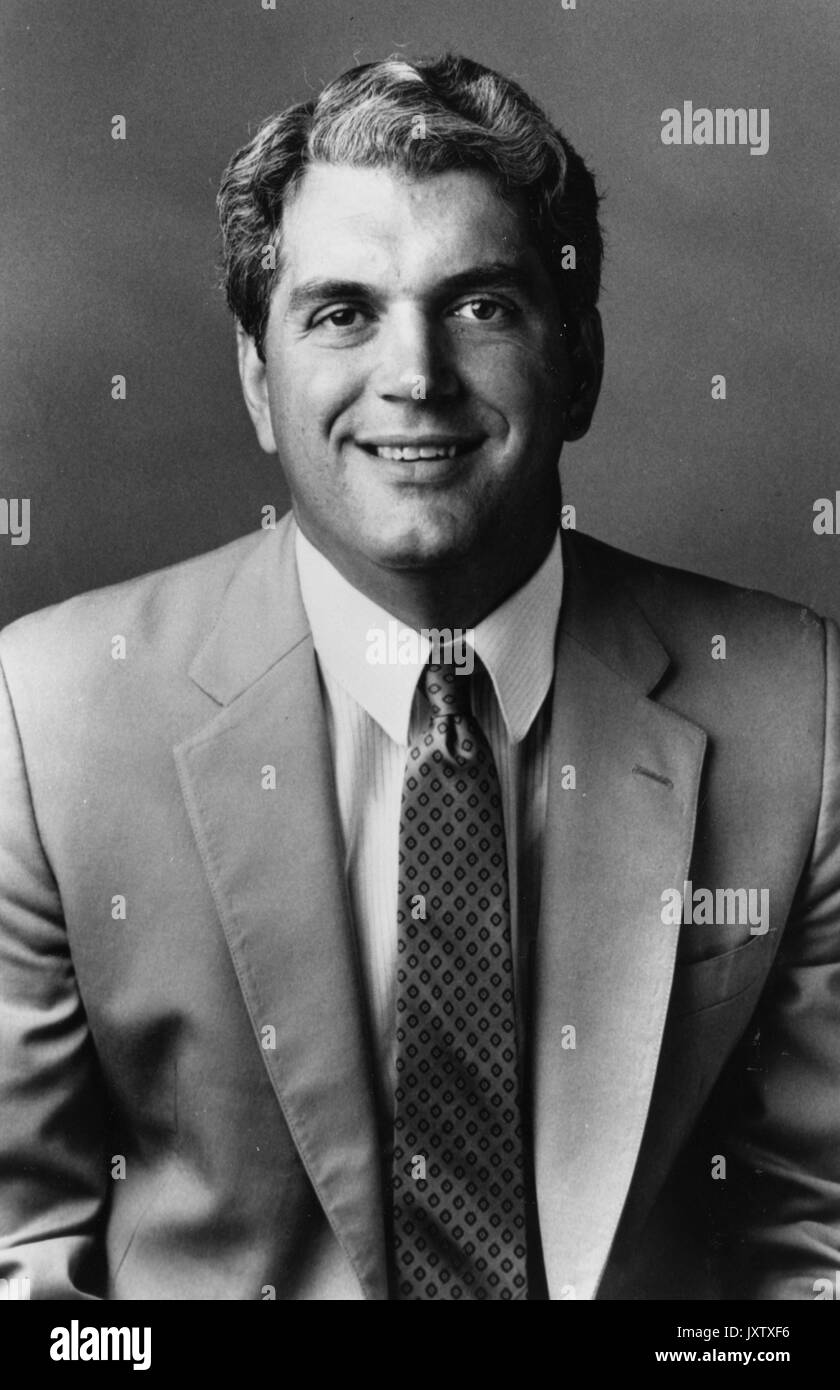 V David VandeLinde, Portrait photograph, Full view, Waistup, ca 40