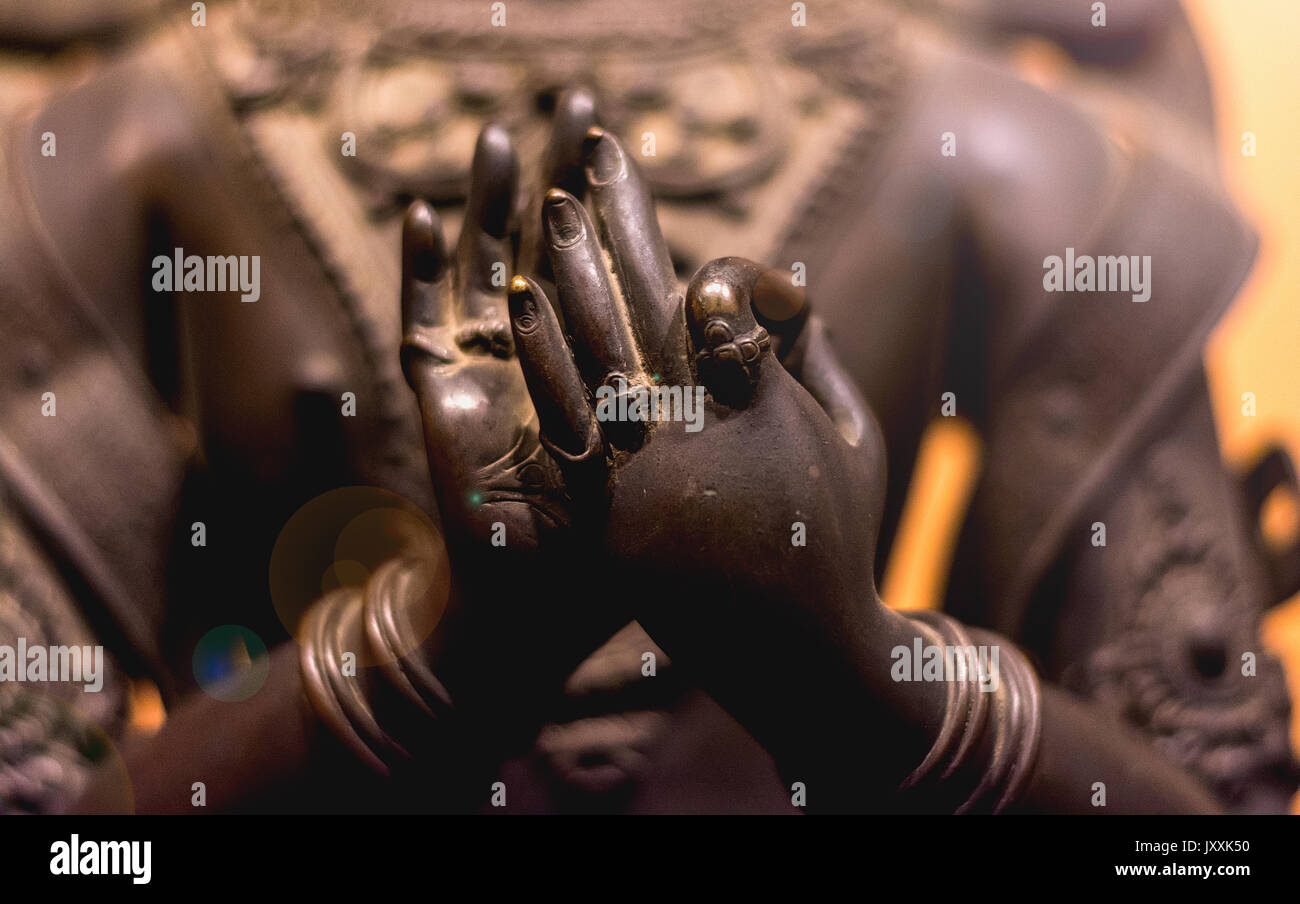 Wisdom Hand Statue of wisdom and knowledge hi-res stock photography and images - Alamy