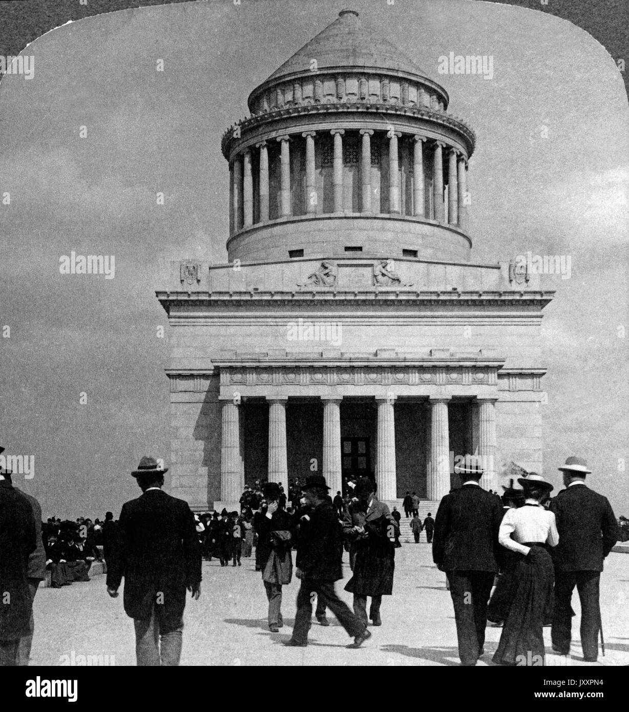 Ehrenvolle letzte Ruhestätte. das Grabmal von General Ulysses S. Grant, Riverside Park, New York, USA 1899. Honored resting place of a nation's hero: tomb of General Ulysses S. Grant, Riverside Park, New York, USA 1899. Stock Photo