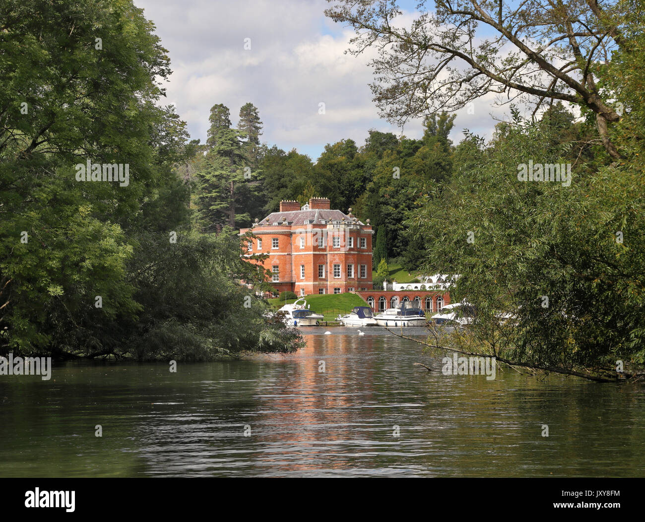 House on the banks of the river thames hires stock photography and images Alamy