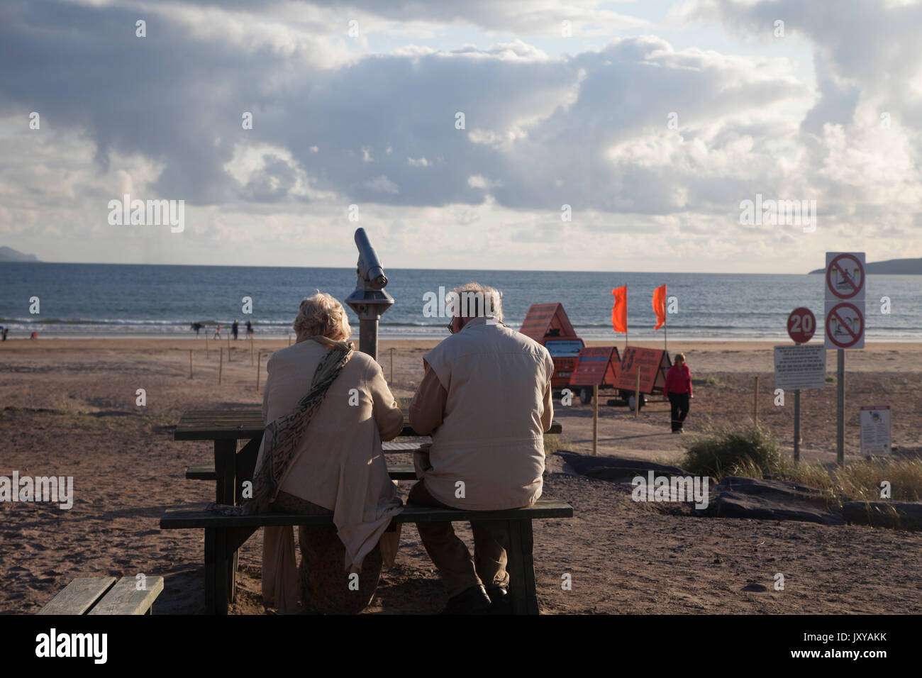 Elderly beach ireland hi-res stock photography and images - Alamy