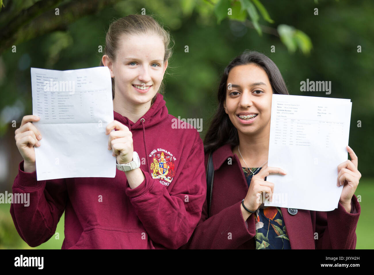 Philippa Kent (left) who is going to Hartford College Oxford to study Archaeology and Anthropology and Mirna Elghobashy who is going to Birmingham University to study Medicine, as the celebrates their A Level results from the King Edwards VI High School for Girls Edgbaston, Birmingham. Stock Photo