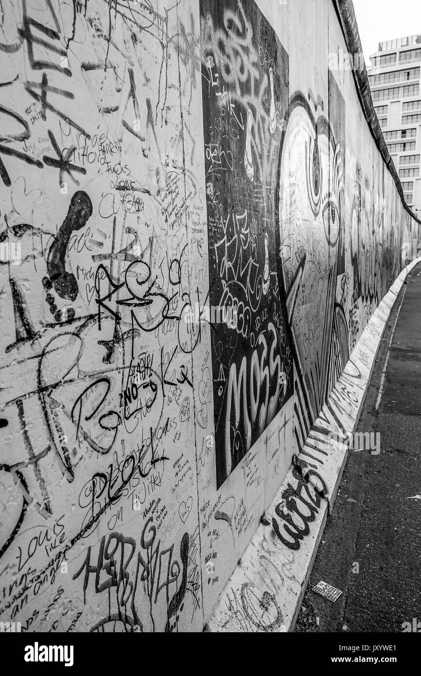 Amazing Berlin Wall East Side Gallery Berliner Mauer - 