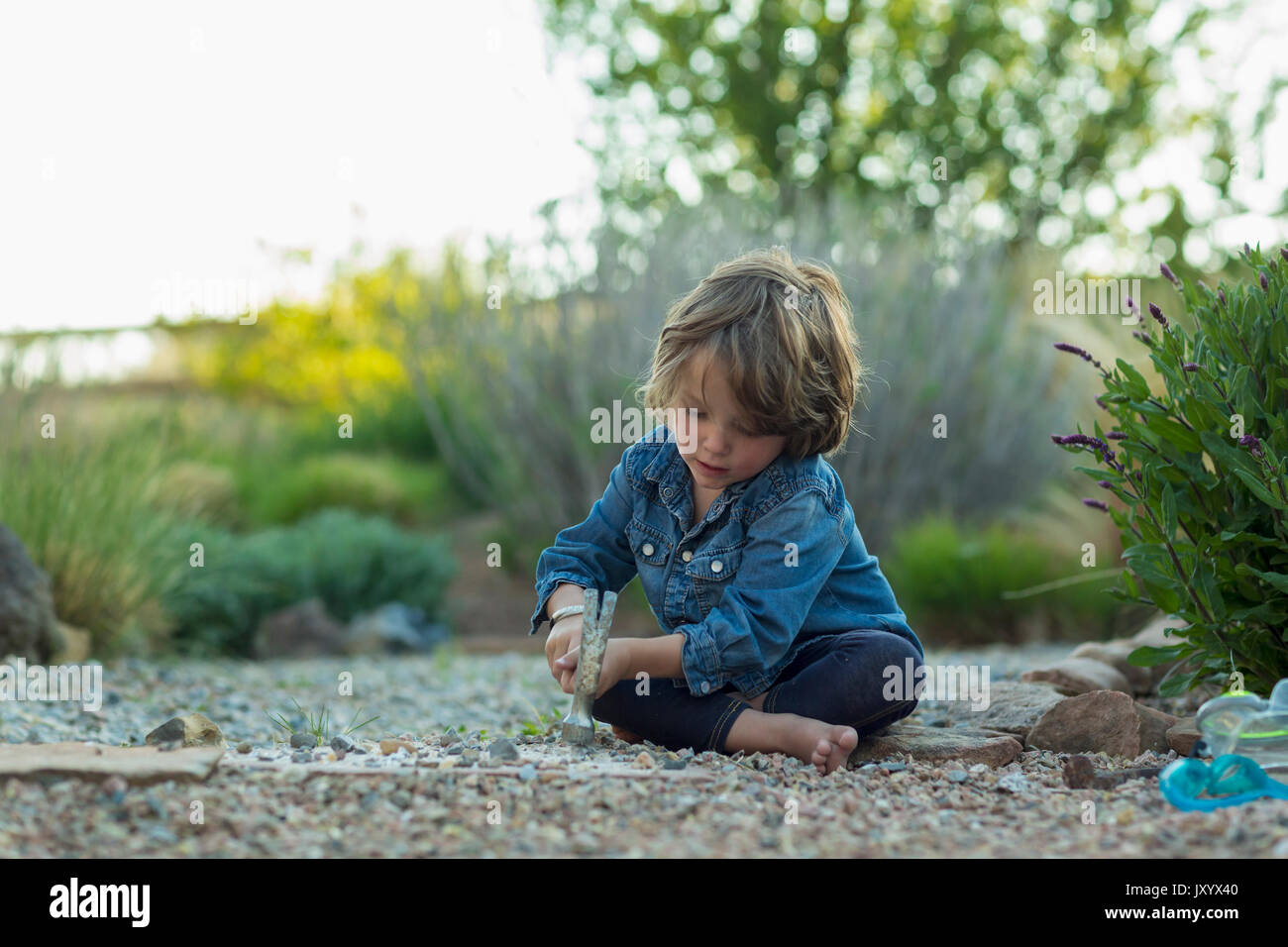 Boy sitting on ground hi-res stock photography and images - Alamy