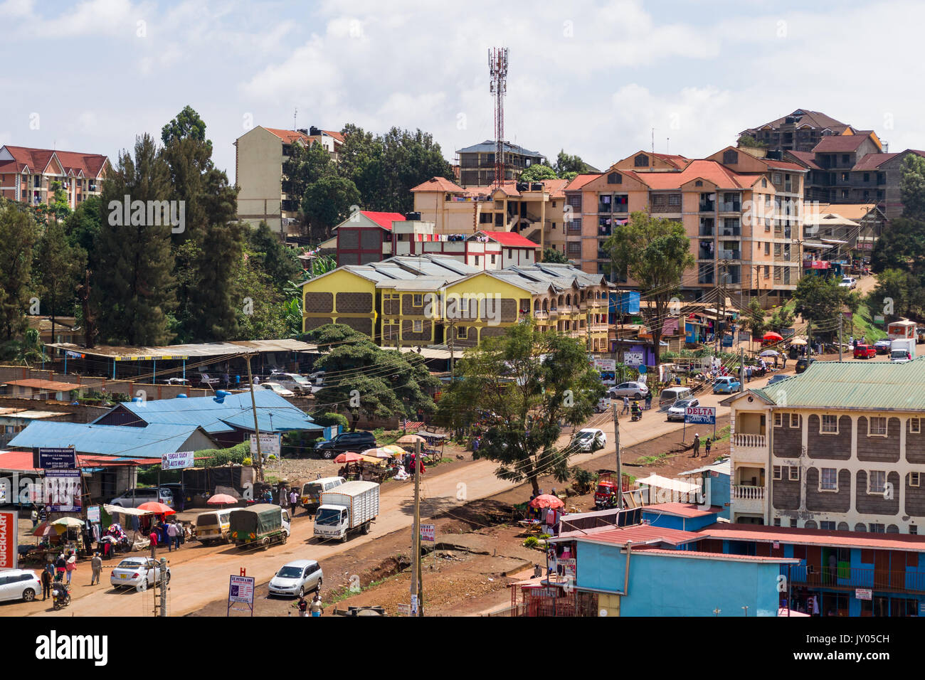 Limuru road busy street scene with people and vehicles, shops and stalls, Ruaka, Kenya Stock Photo