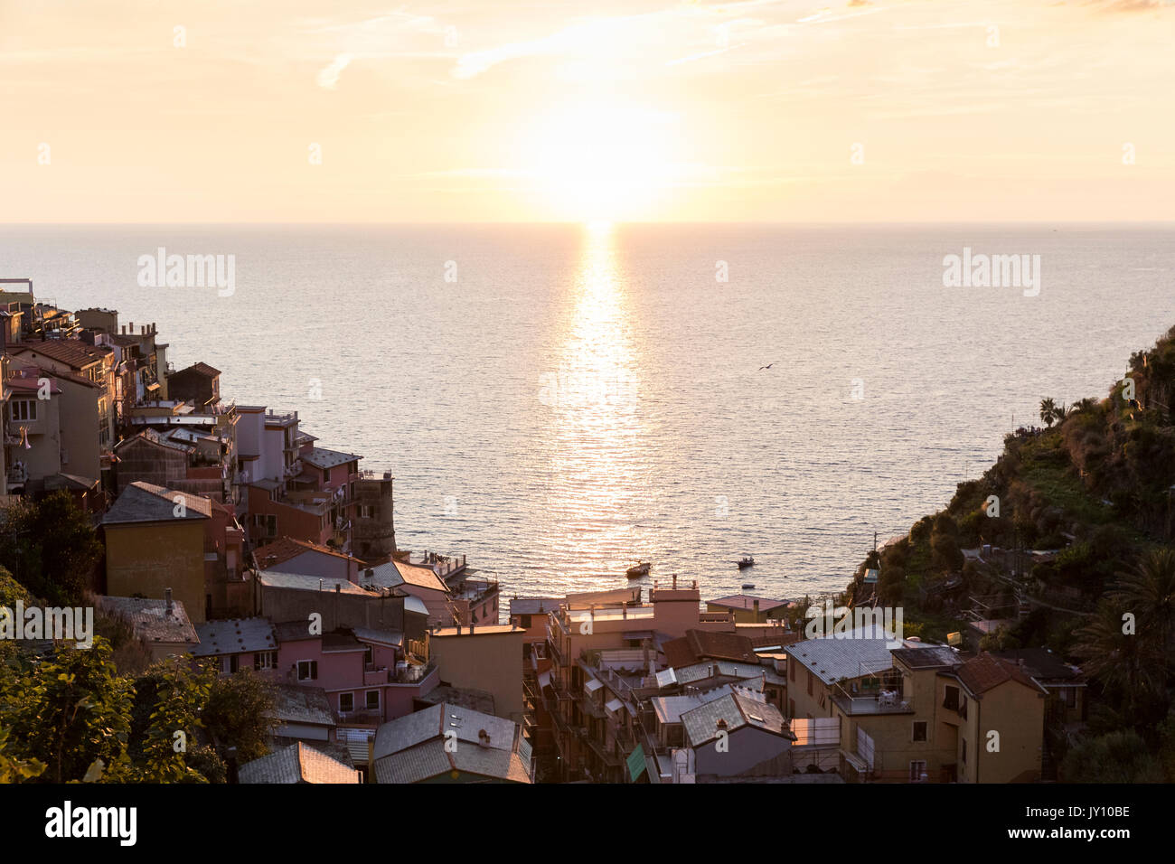 Scenic ocean view of waterfront, Manarola, Liguria, Italy Stock Photo