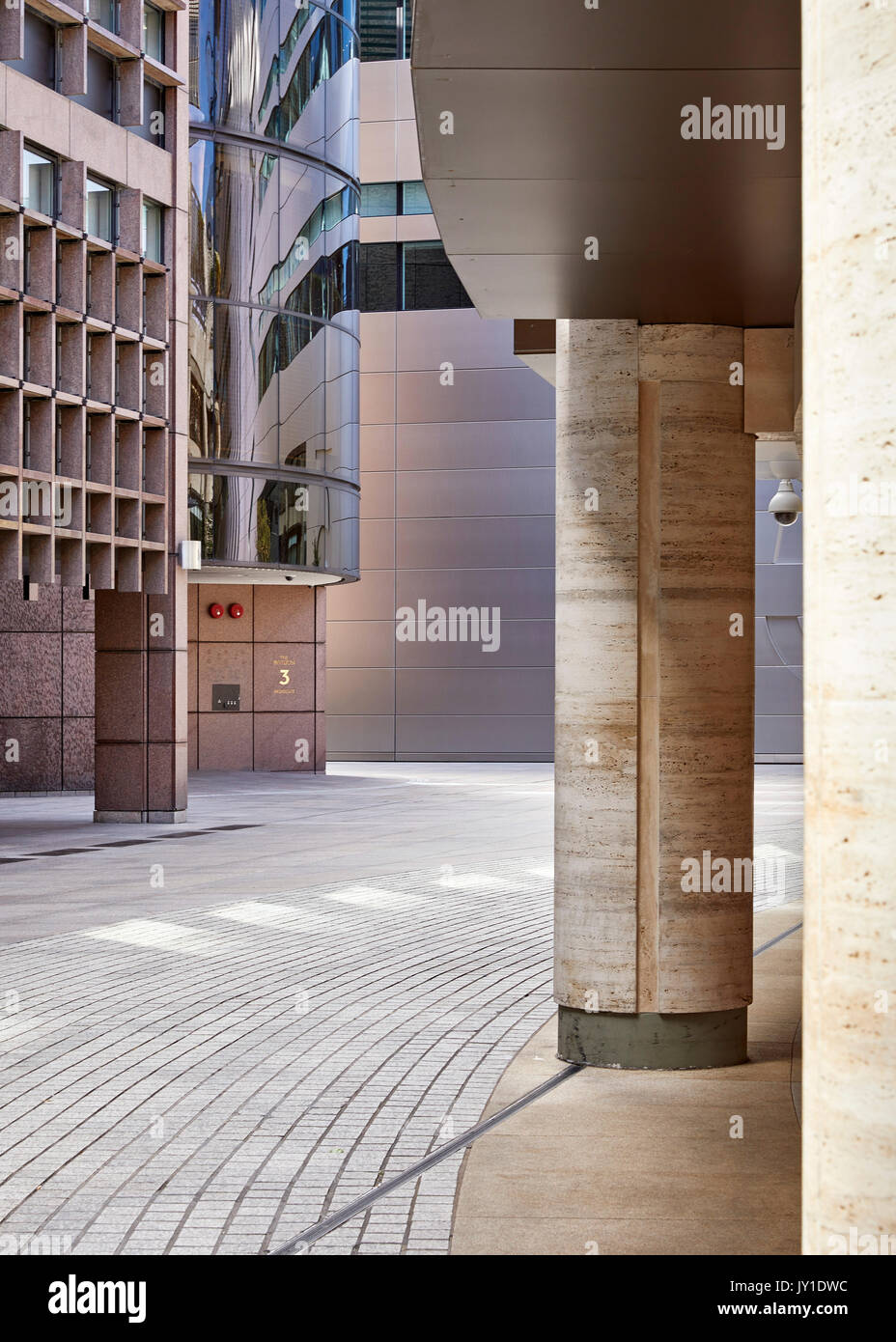 Detail of the junction between the outer circle and UBS Bank by MAKE Architects in the background. Broadgate Circle, London, United Kingdom. Architect Stock Photo