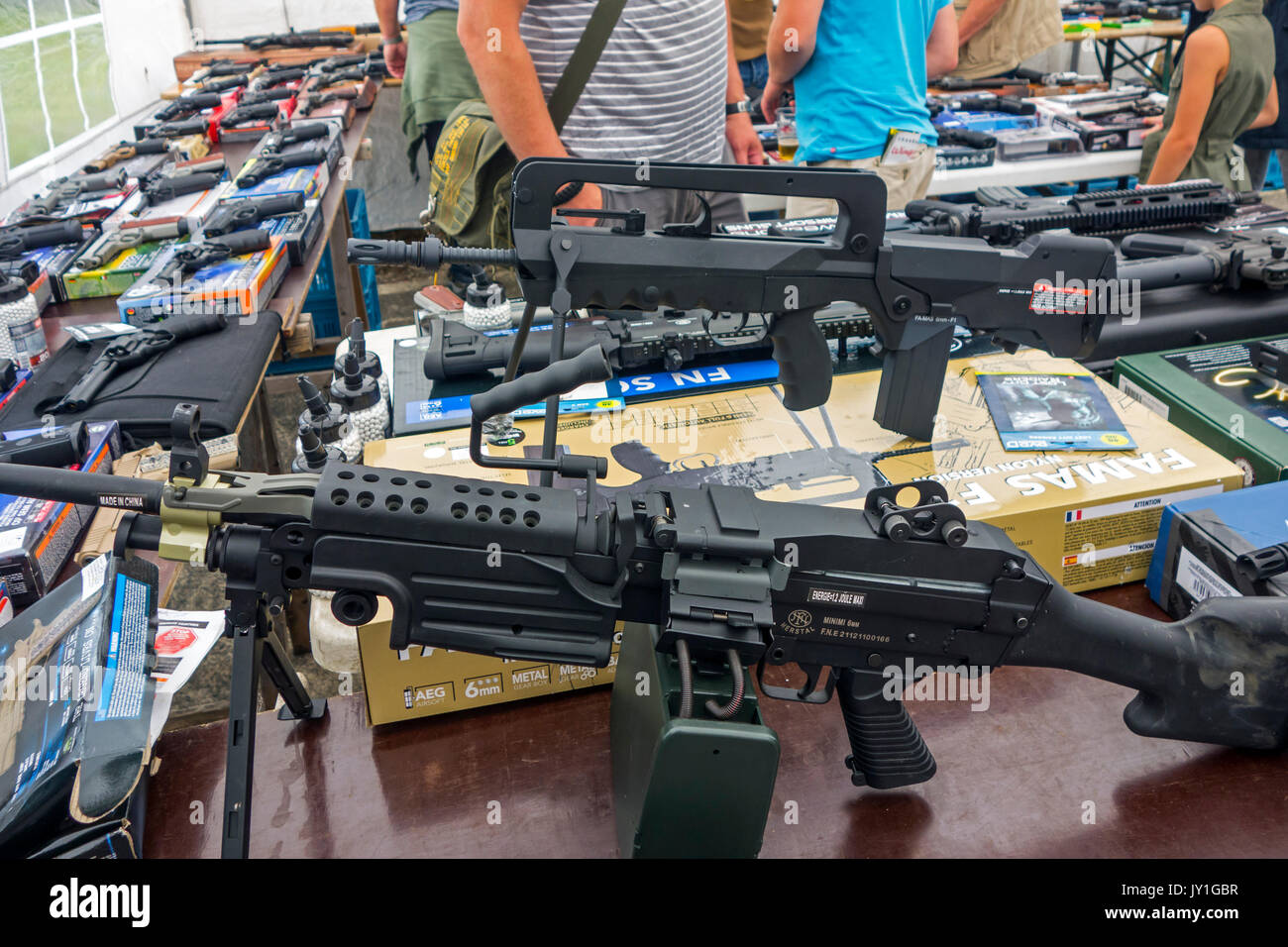 Stand at militaria fair selling airsoft guns, replica weapons designed to realistically resemble real firearms like FN Minimi M249 SAW and FAMAS-F1 Stock Photo
