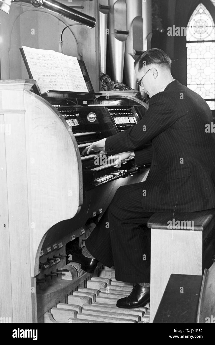 Organist Playing Organ High Resolution Stock Photography and Images Alamy