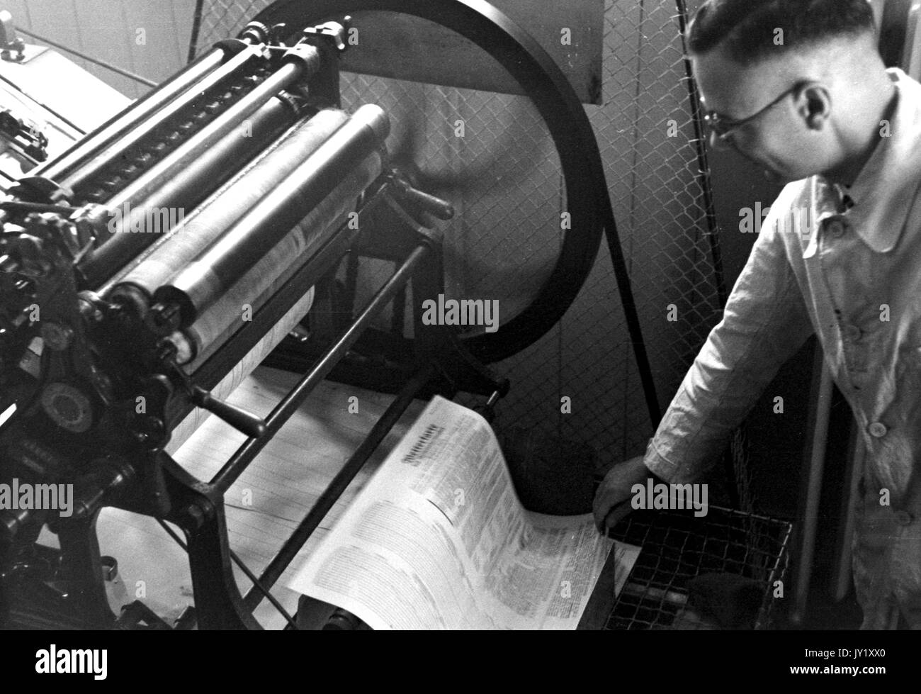 Newspaper Printing Press Black and White Stock Photos & Images Alamy