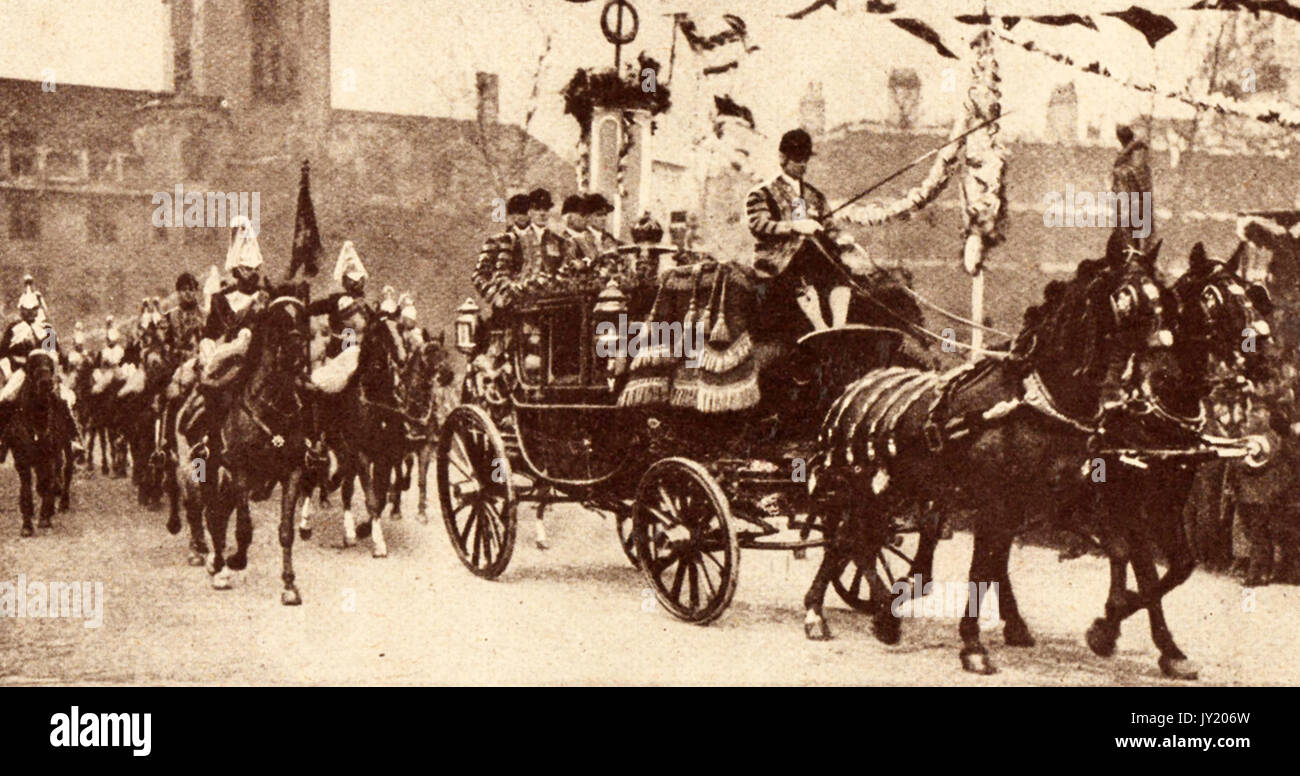 1923  Marriage of Duke of York (later King George VI) to Lady Bowes Lyon  - King's carriage approaching Westminster Abbey Stock Photo