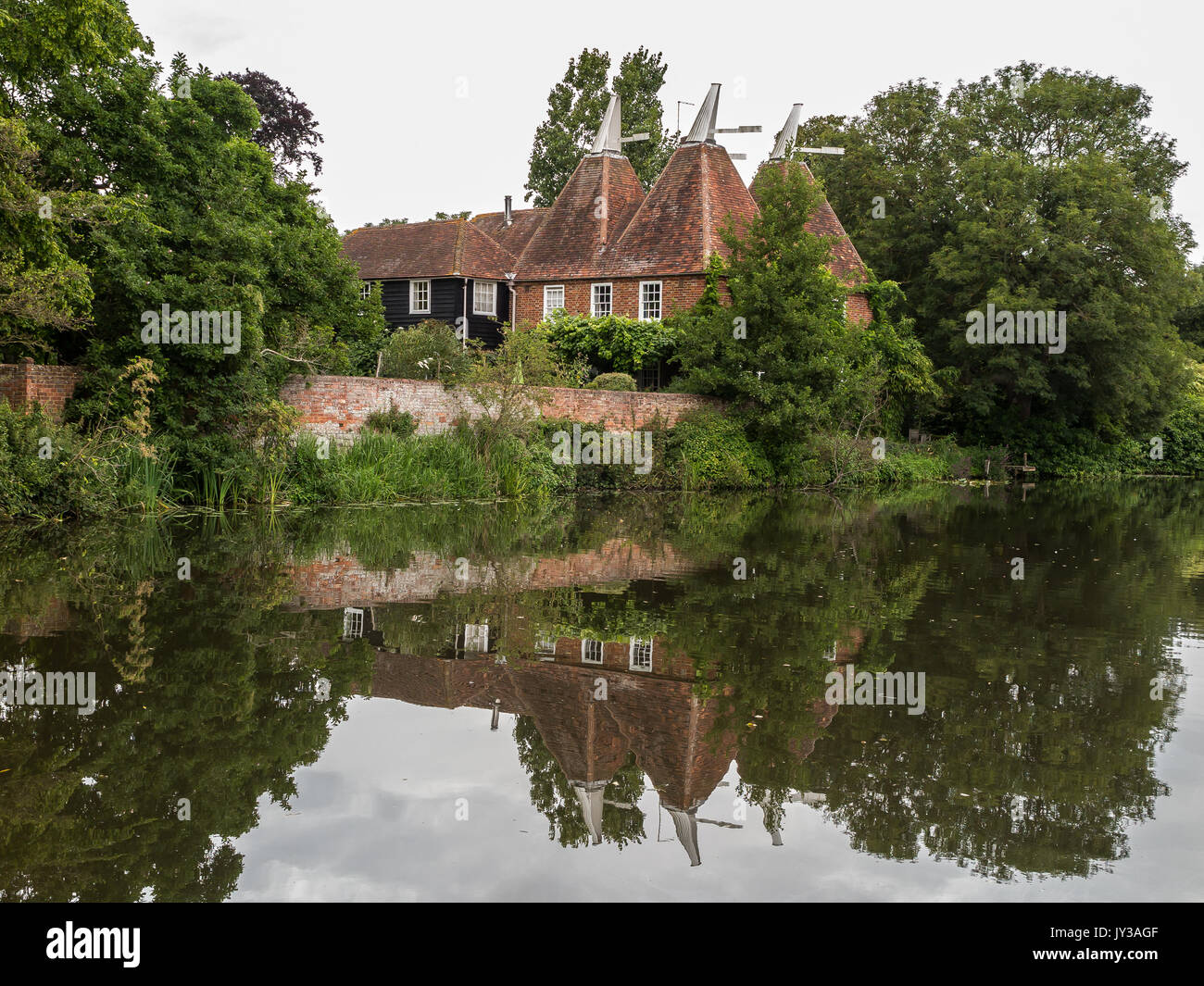 Oast houses by the River Medway at Yalding, Kent, UK Stock Photo
