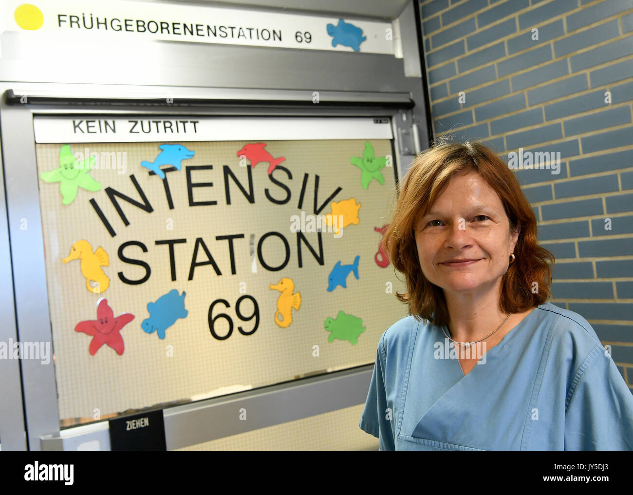 Hanover, Germany. 11th Aug, 2017. Oberaerztin (senior physician) Bettina Bohnhorst pictured at the entrance to Intensive Care Unit 69 (Intensivstation 69), at the children's clinic of Hannover Medical School (Medizinische Hochschule Hannover, MHH) in Hanover, Germany, 11 August 2017. Between 500 and 600 children are treated every year on the ward for premature and newborn babies, of which around 120 are premature babies weighing less than 1,500 grams. Photo: Holger Hollemann/dpa/Alamy Live News Stock Photo