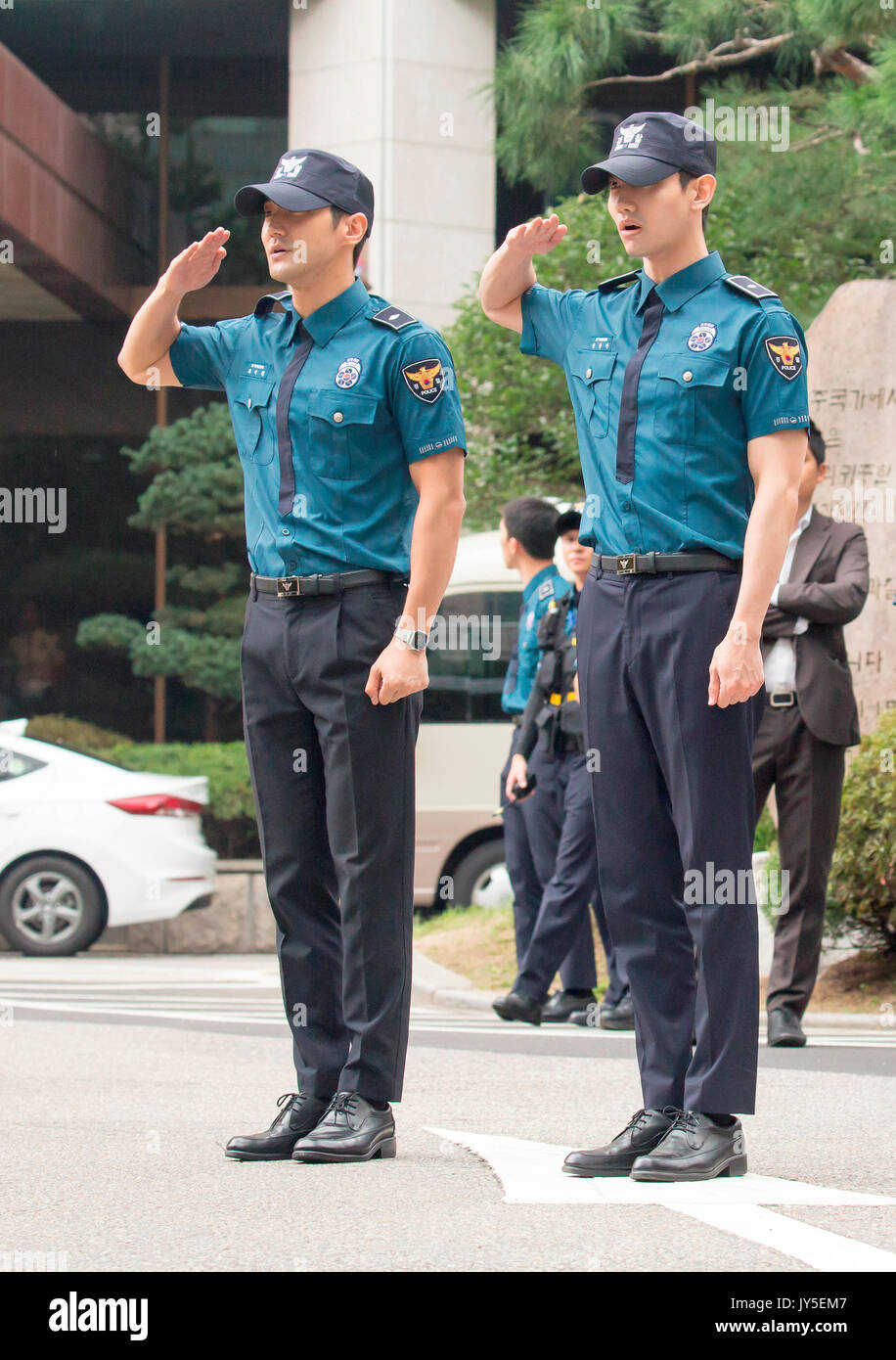 Max Changmin and Siwon, Aug 18, 2017 : Max Changmin (R), a member of K-pop duo TVXQ and Siwon, a member of K-pop boy band Super Junior, greet fans at the Seoul Metropolitan Police Agency in Seoul, South Korea. Changmin and Siwon were discharged from their mandatory military service on Friday. Changmin and U-Know Yunho of the K-pop duo TVXQ will hold press conference to announce the resumption of their activities in Seoul and Tokyo on August 21 and in Hong Kong on August 22, 2017, according to S.M. Entertainment. Credit: Lee Jae-Won/AFLO/Alamy Live News Stock Photo