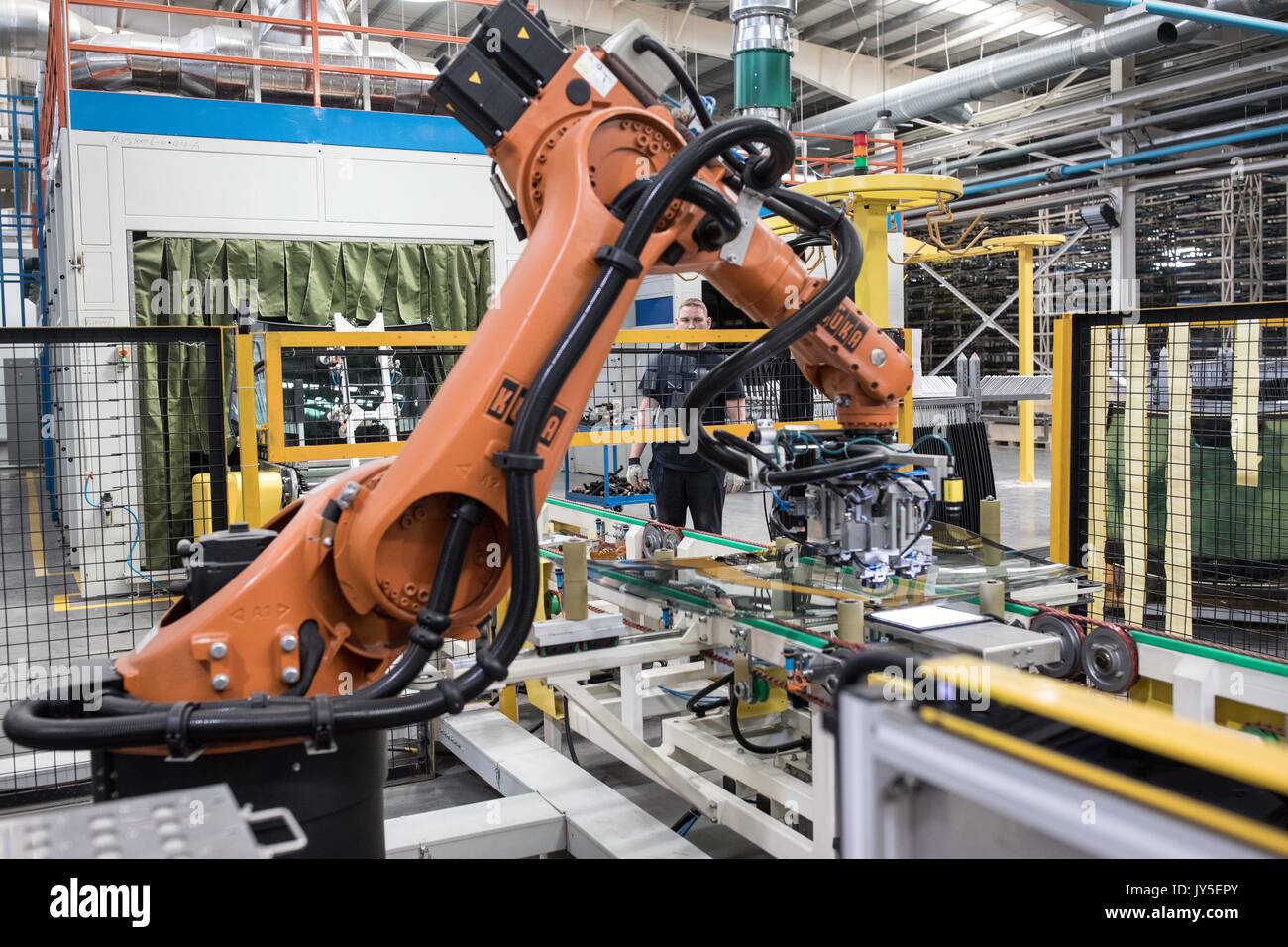 Kaluga, Russia. 18th July, 2017. A Russian worker works at an automobile-level float glass production line in the Russian factory of China's Fuyao Glass Industry Group Co. in Kaluga, Russia, July 18, 2017. Fuyao Group is a well-known Chinese enterprise that specializes in producing automobile safety glass and industrial technological glass. Fuyao invested in 2011 some 200 million U.S. dollars to build automobile-level float glass production lines in Kaluga. Credit: Wu Zhuang/Xinhua/Alamy Live News Stock Photo