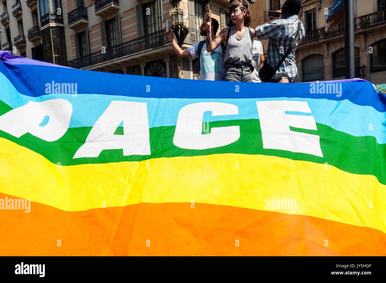 Barcelona, Spain. August 18, 2017. Thousands of people descend on Las Ramblas towards the point where the van was stopped, which committed the attack on 17 August 2017, the Pla de la Boqueria in Las Ramlas de Barcelona, in front of the Lyceum. Credit: Cisco Pelay / Alamy Live News Stock Photo