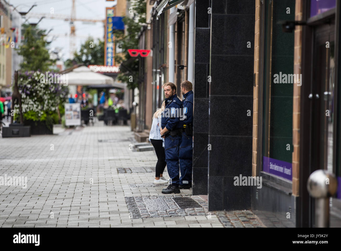 Turku, Finland. 18th of August 2017. Police guarding the area at Yliopistonkatu in Central Turku. Two people have been killed and six others wounded in a knife attack at Turku market square and Puutori. The police was able to stop the attacker within minutes after the first emergency call by shooting him at thigh. Credit: Jarmo Piironen/Alamy Live News Stock Photo