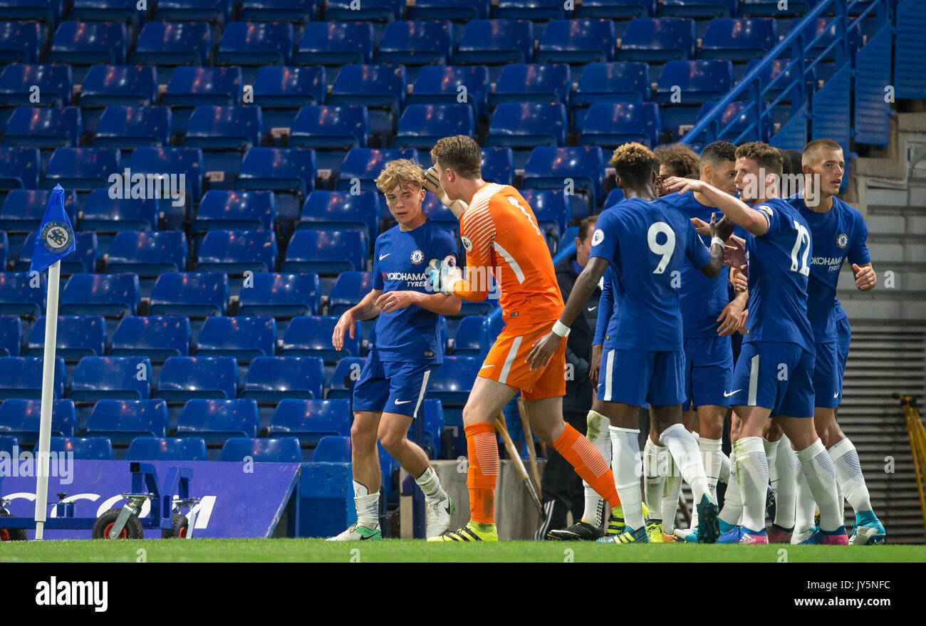 London, UK. 18th Aug, 2017.  London, UK. 18th Aug, 2017. goalscorer Luke McCORMICK of Chelsea is congratulated by Goalkeeper Marcin BULKA of Chelsea & his teammates after scoring to make it 2 0 during the U23 Premier League 2 match between Chelsea and Derby County at Stamford Bridge, London, England on 18 August 2017. Photo by Andy Rowland. **EDITORIAL USE ONLY FA Premier League and Football League are subject to DataCo Licence. Credit: Andrew Rowland/Alamy Live News Credit: Andrew Rowland/Alamy Live News Stock Photo