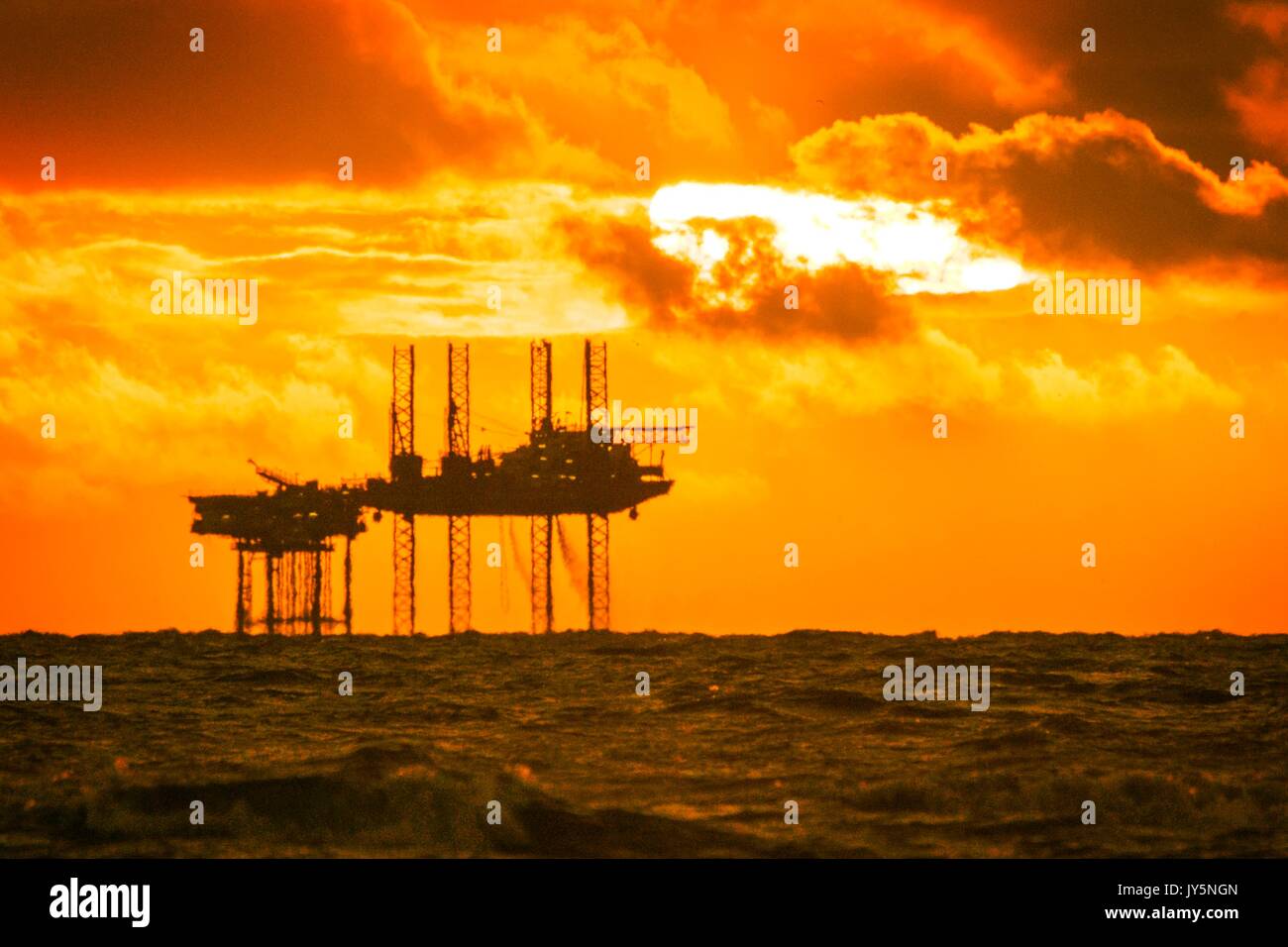 Hamilton oil rig hires stock photography and images Alamy