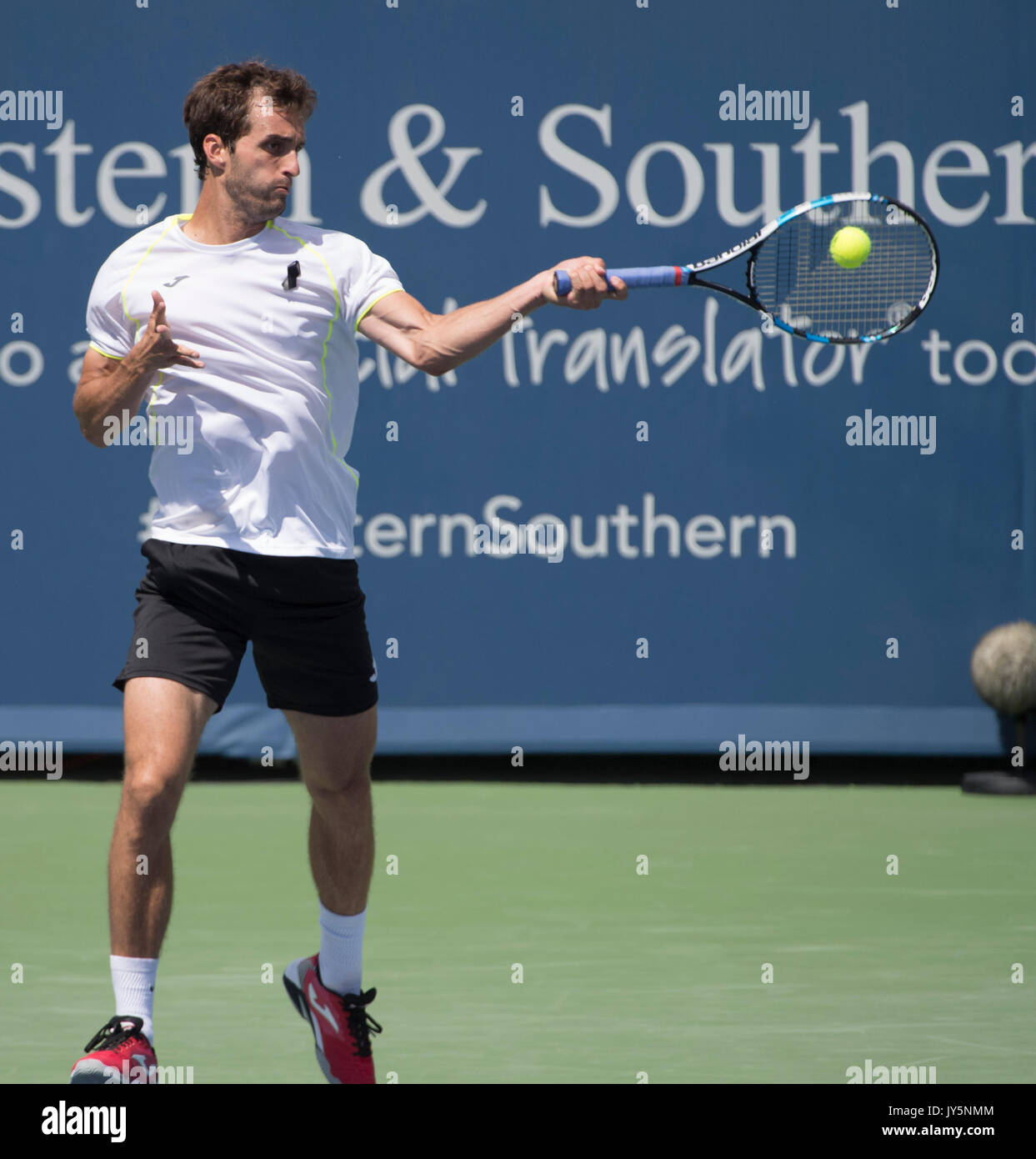 Mason, Ohio, USA. 18th August, 2017. Albert Ramos-Vinolas (ESP) loses ...