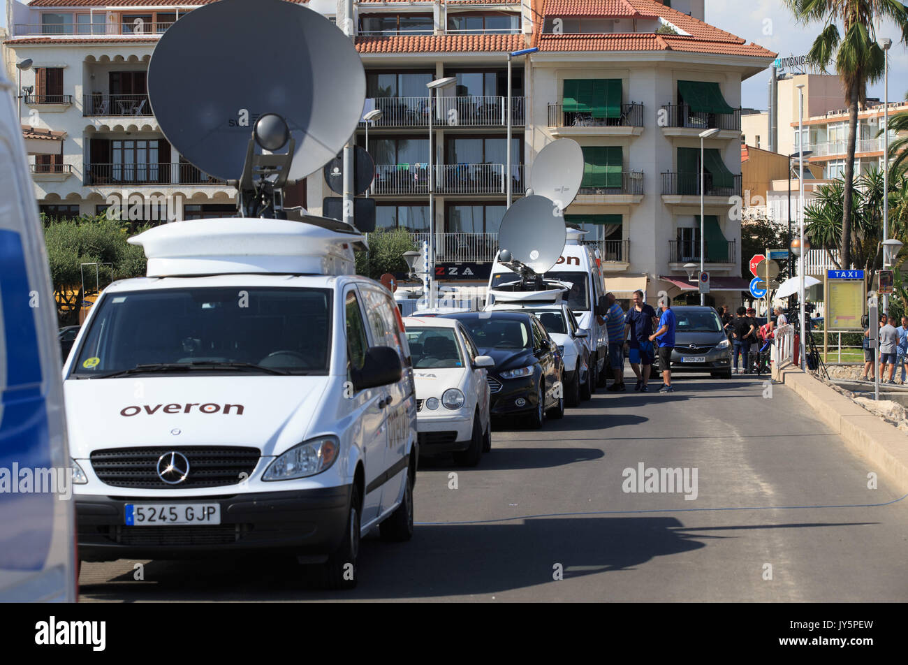 Tv vans hi-res stock photography and images - Alamy