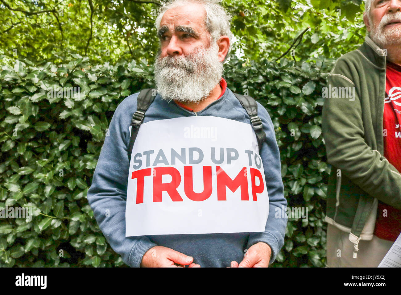 London, UK. 19th Aug, 2017. Protesters gather outside the US embassy in Grosvenor Square London to protest against war, racism and bigotry by the Trump administration organuzed by Stop the war coalition Credit: amer ghazzal/Alamy Live News Stock Photo