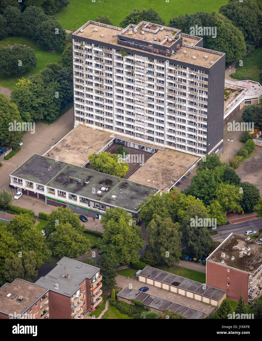 Skyscraper Schwechater Straße 38 is to be demolished, scrap property, high-rise shopping center Rentfort-Nord, hostage drama of Gladbeck, Gladbeck, Ru Stock Photo