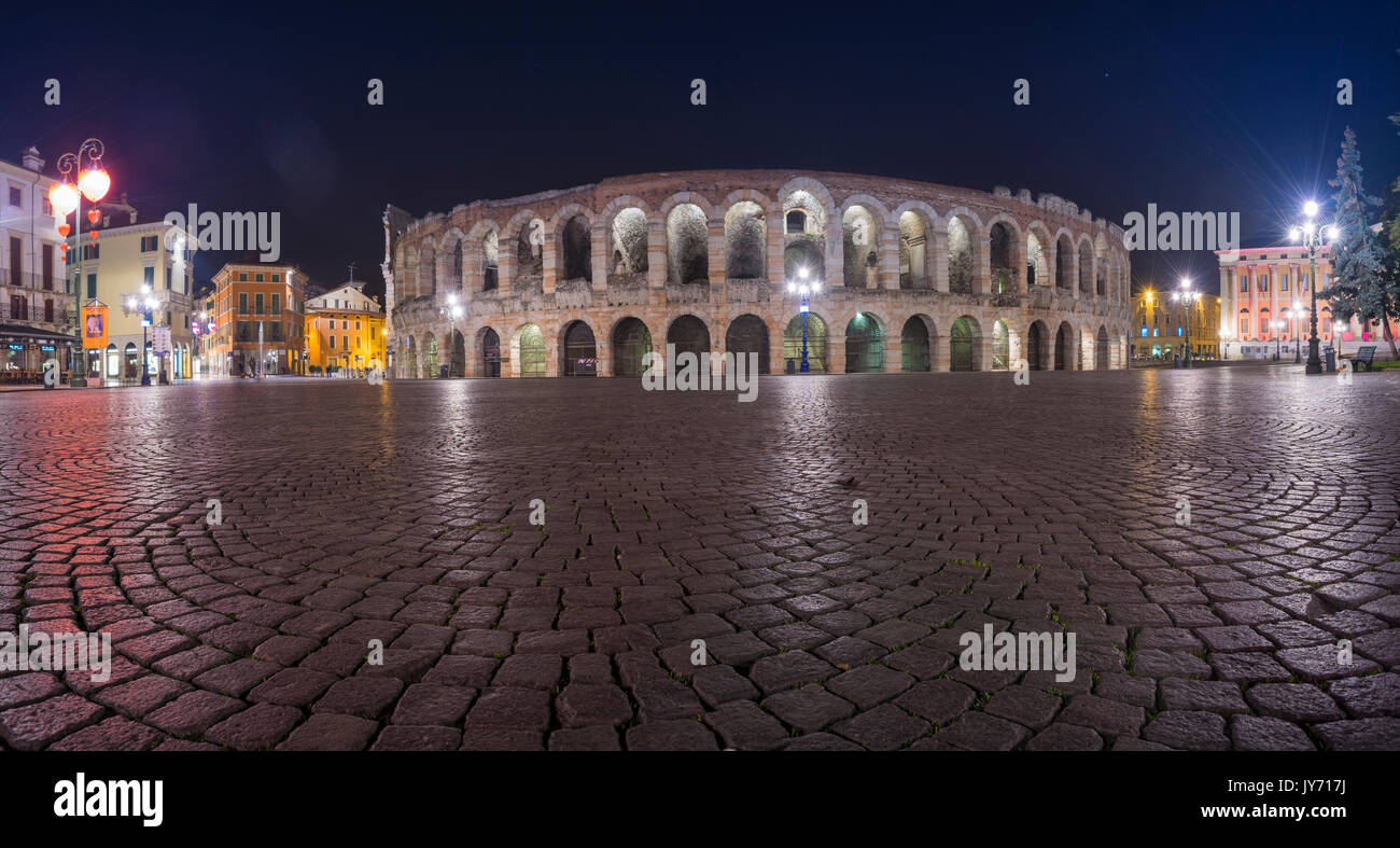 Verona, Veneto, Italy. The Arena di Verona by night Stock Photo - Alamy