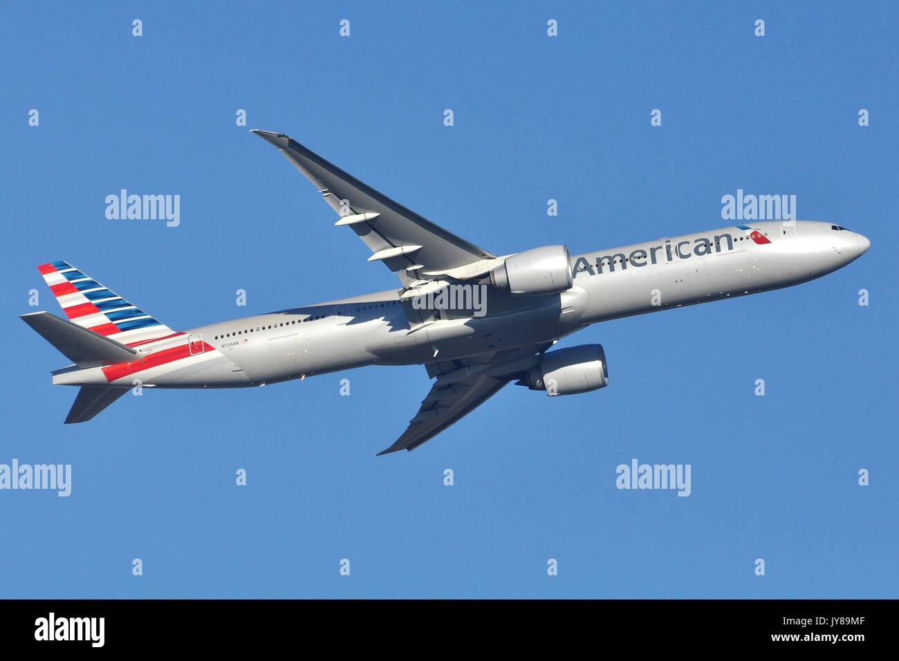 Boeing 777 300er Stock Photos & Boeing 777 300er Stock Images - Alamy
