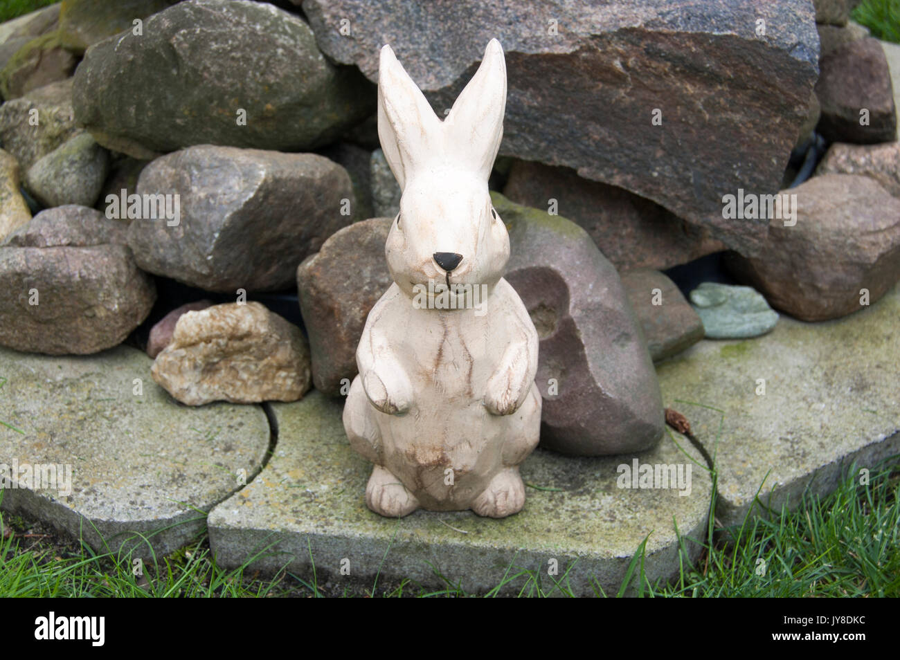 STONE GARDEN COMICAL RABBITS TUGGING CARROT ORNAMENT BUNNY STATUE
