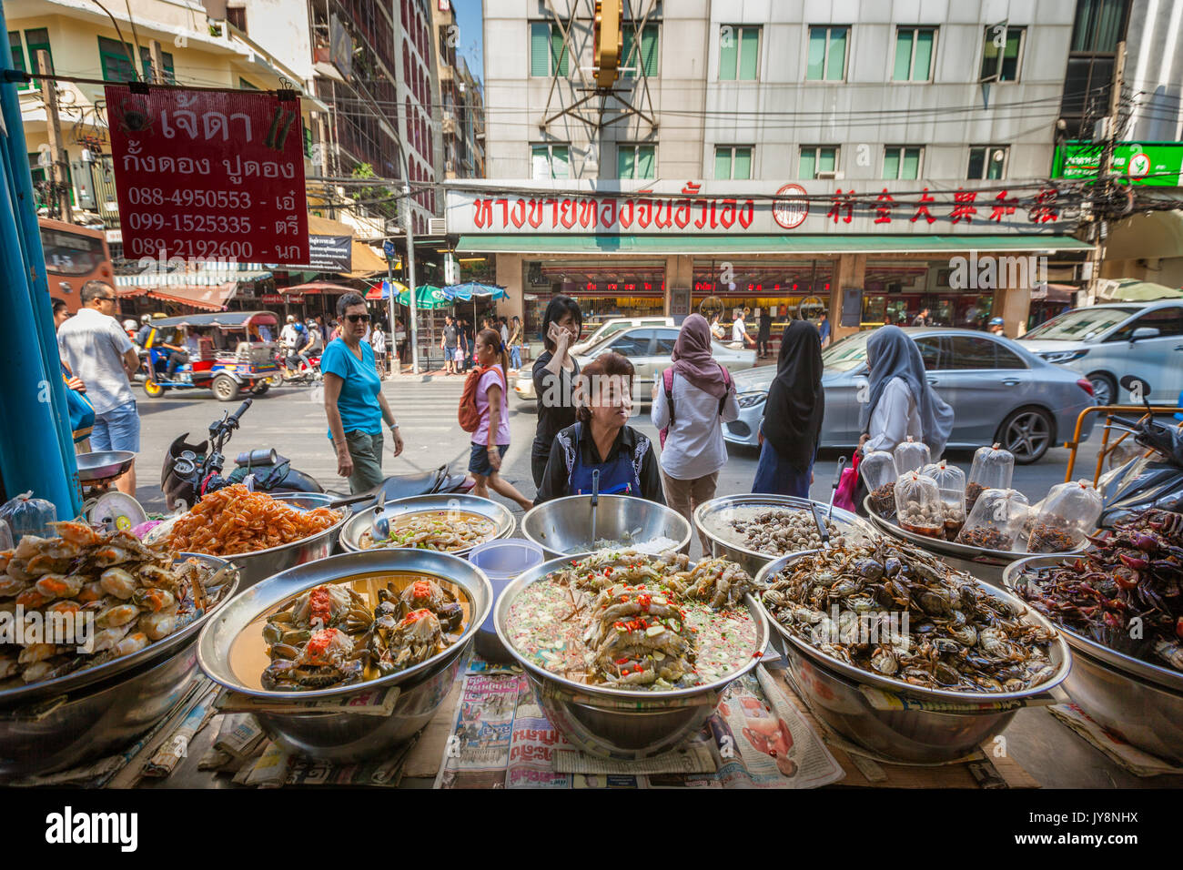 Street food vendors in Chinatown markets, Bangkok, Thailand Stock Photo