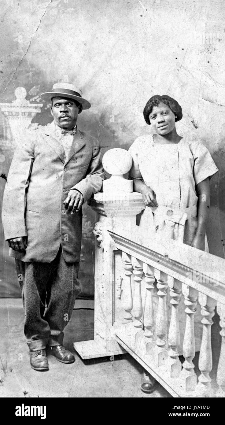 Couple 1930 hi-res stock photography and images - Alamy