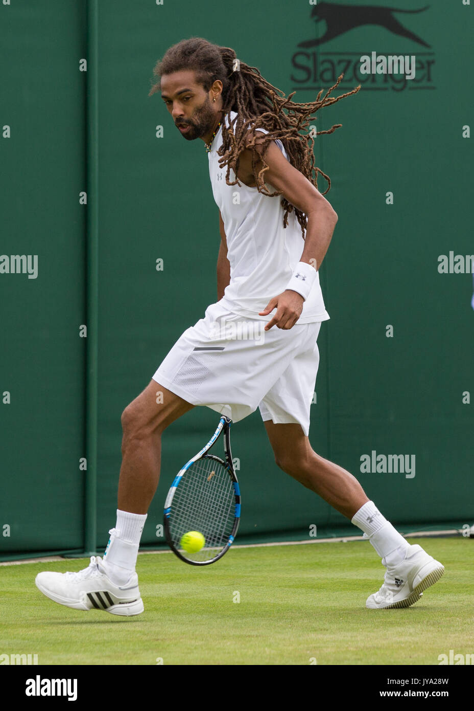 Mening Merchandiser Dank u voor uw hulp DUSTIN BROWN in action at Wimbledon Stock Photo - Alamy