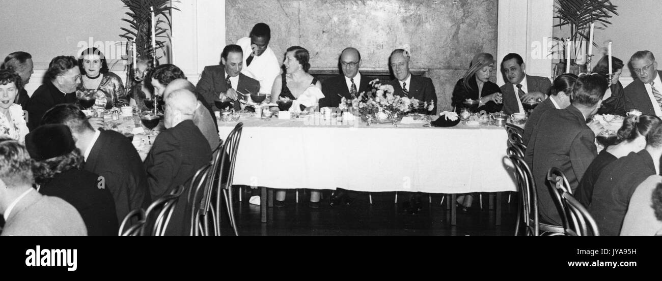 Industry members seated for a meal for the WAAM third anniversary party, October 31, 1951. Stock Photo