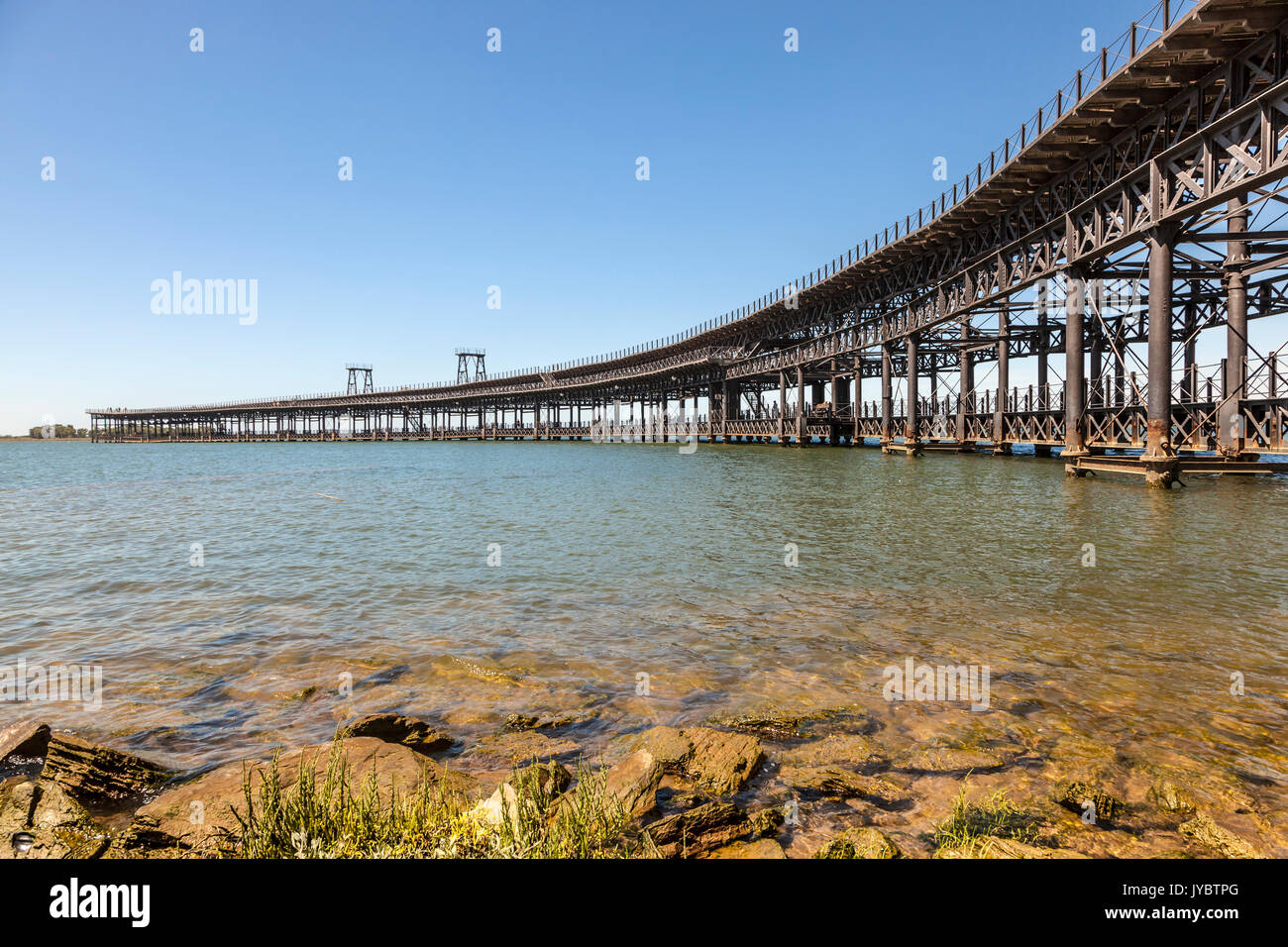 Old ironwork quay - Muelle del Tinto - at the river Rio Tinto in the city  of Huelva. Andalusia, Spain Stock Photo - Alamy