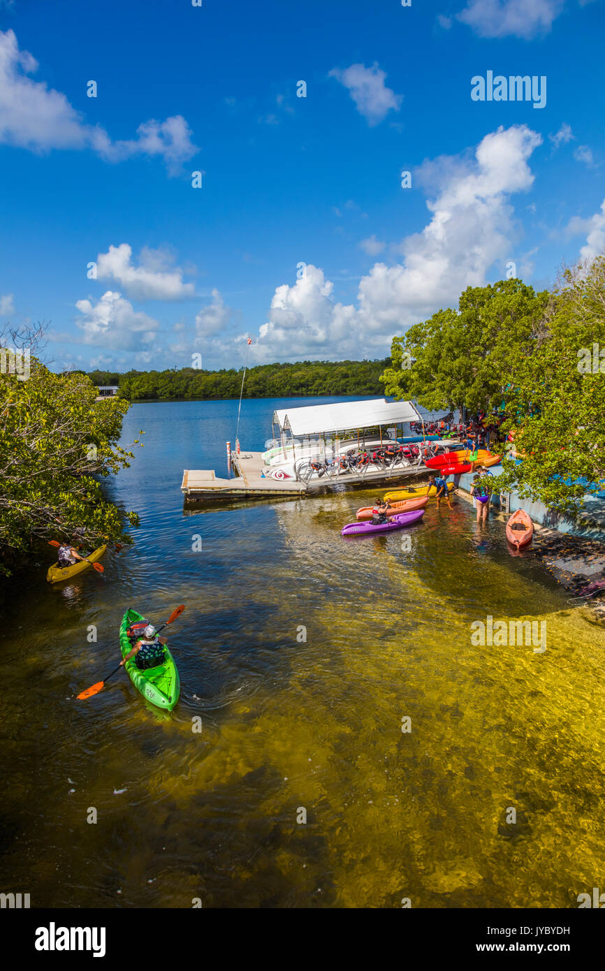 People kayaking in John Pennekamp State Parkin Key Largo in the Florida