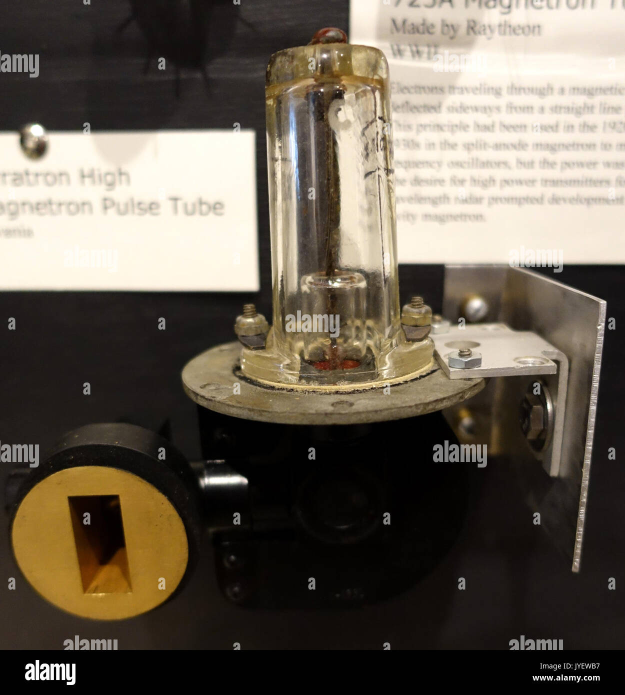 Le magnétron pour un four micro-ondes Photo Stock - Alamy