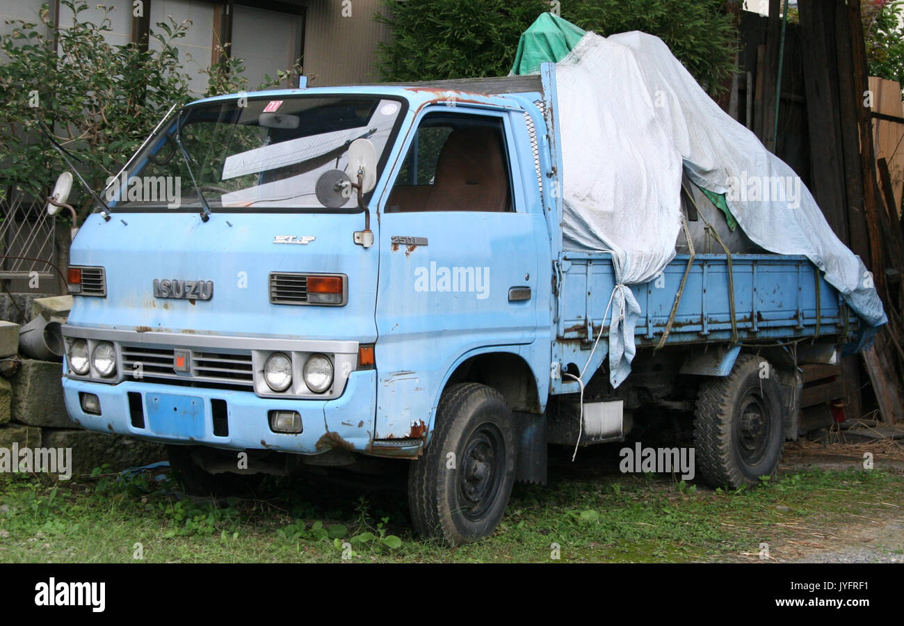Download 3rd Generation Isuzu Elf 250 Diesel Stock Photo Alamy