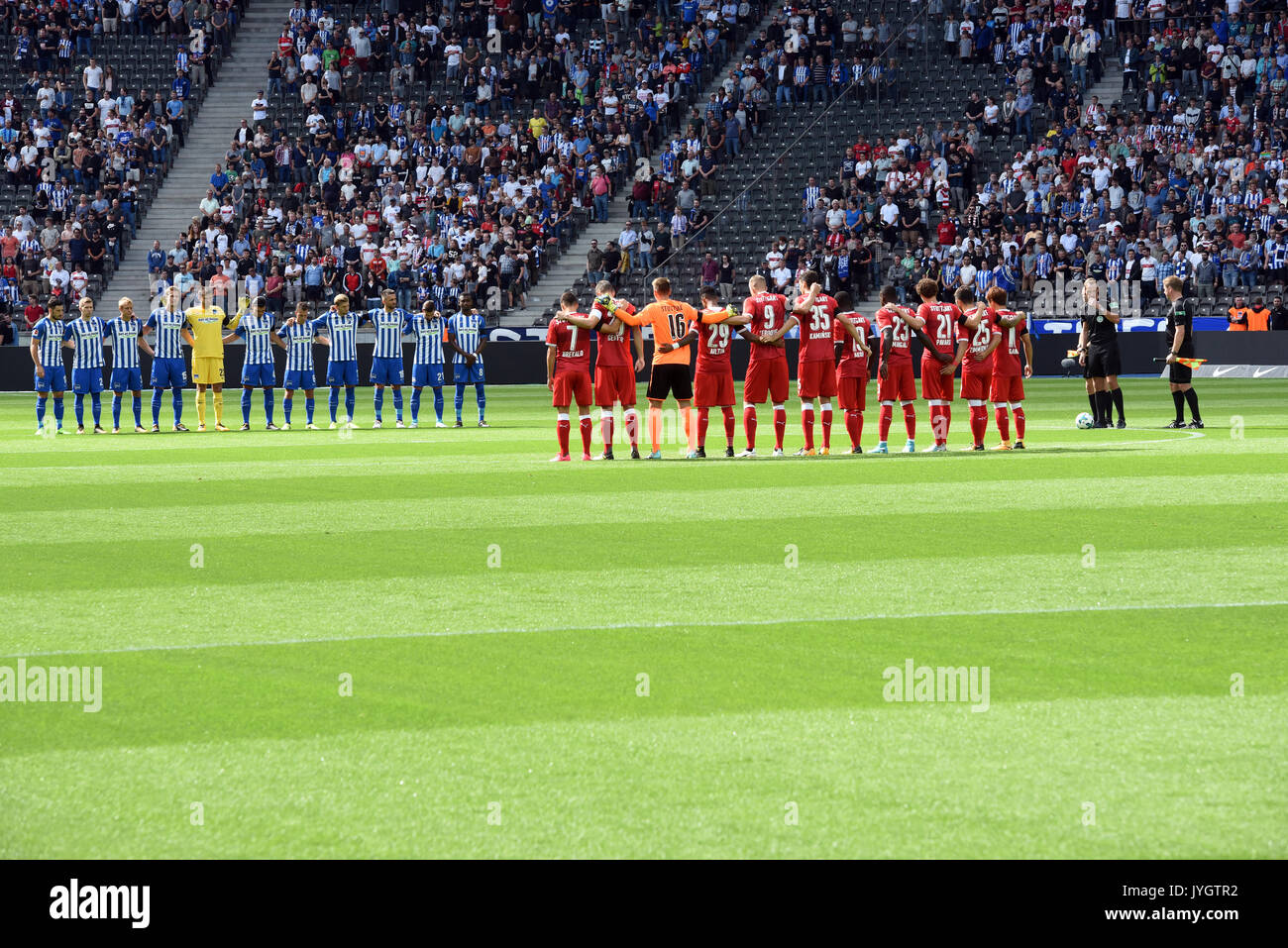 Berlin, Germany. 19th Aug, 2017. The teams stand on the pitch during a minute's silence for the victims of the terrorist attacks in Spain before the beginning of the German Bundesliga soccer match between Hertha BSC and VfB Stuttgart in the Olympiastadion in Berlin, Germany, 19 August 2017.(EMBARGO CONDITIONS - ATTENTION: Due to the accreditation guidelines, the DFL only permits the publication and utilisation of up to 15 pictures per match on the internet and in online media during the match.) Photo: Maurizio Gambarini/dpa/Alamy Live News Stock Photo