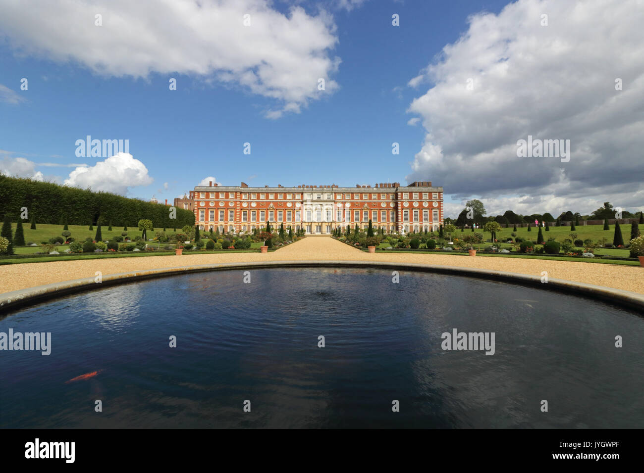 Hampton Court, Surrey, UK. 19th August, 2017. The privy garden looking ...