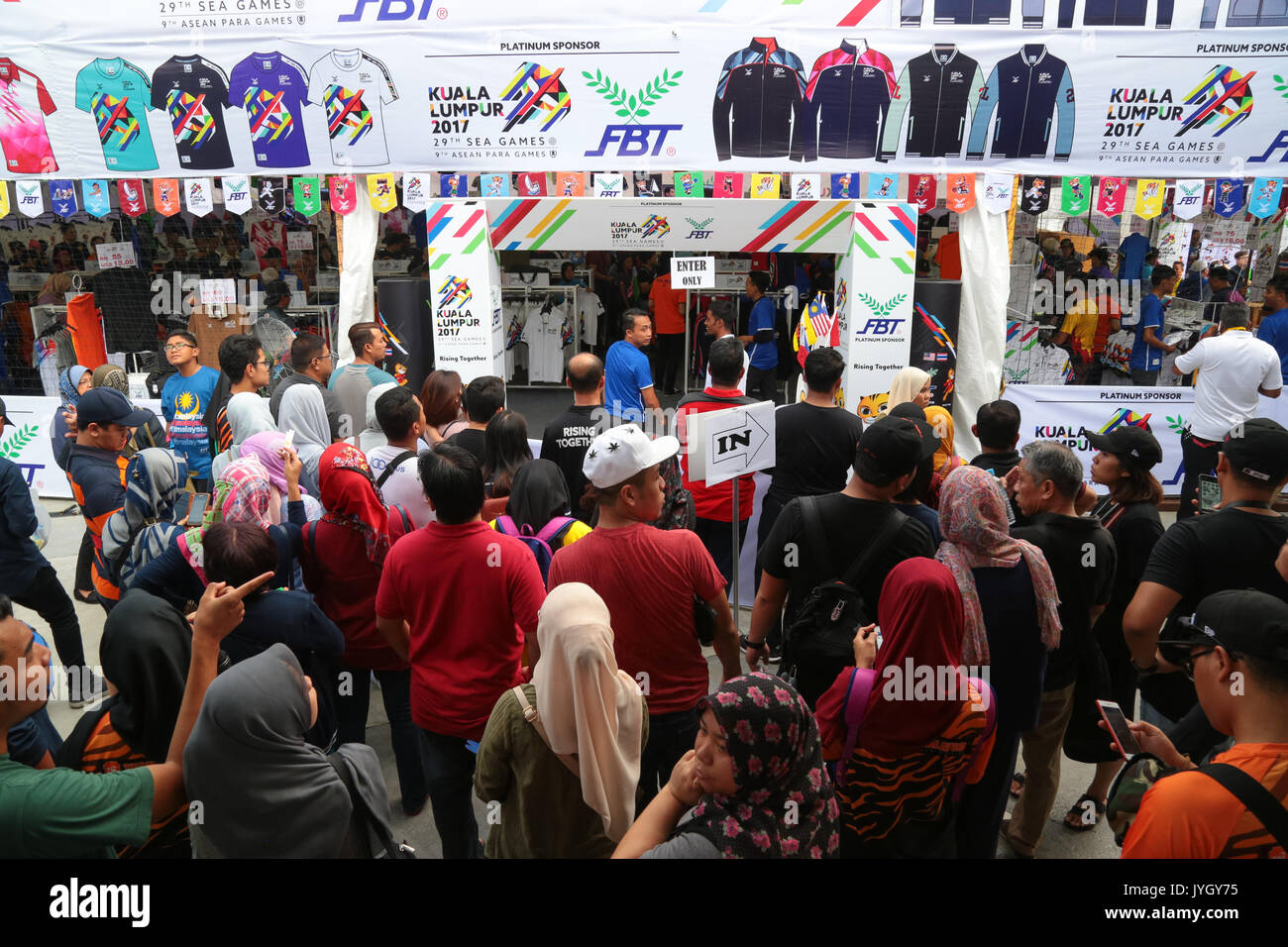 Crowd waiting to buy the 29th SEA games official merchandises such as T-shirt, souvenir etc. Credit: Calvin Chan/Alamy Live News Stock Photo