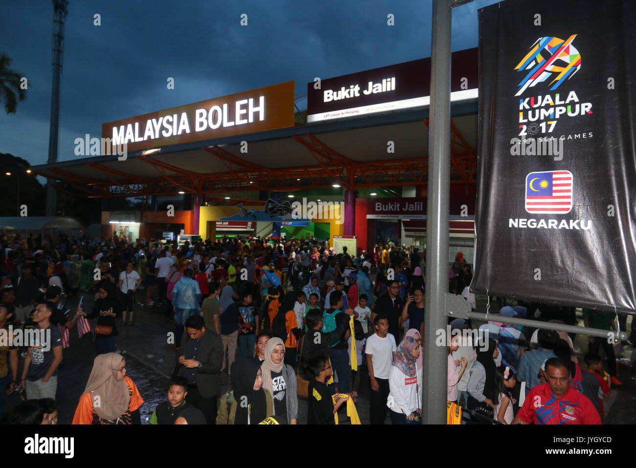 Kuala Lumpur, Malaysia. 19th August, 2017. LRT station is packed with spectators attending the opening ceremony of 29th SEA games. Credit: Calvin Chan/Alamy Live News Stock Photo