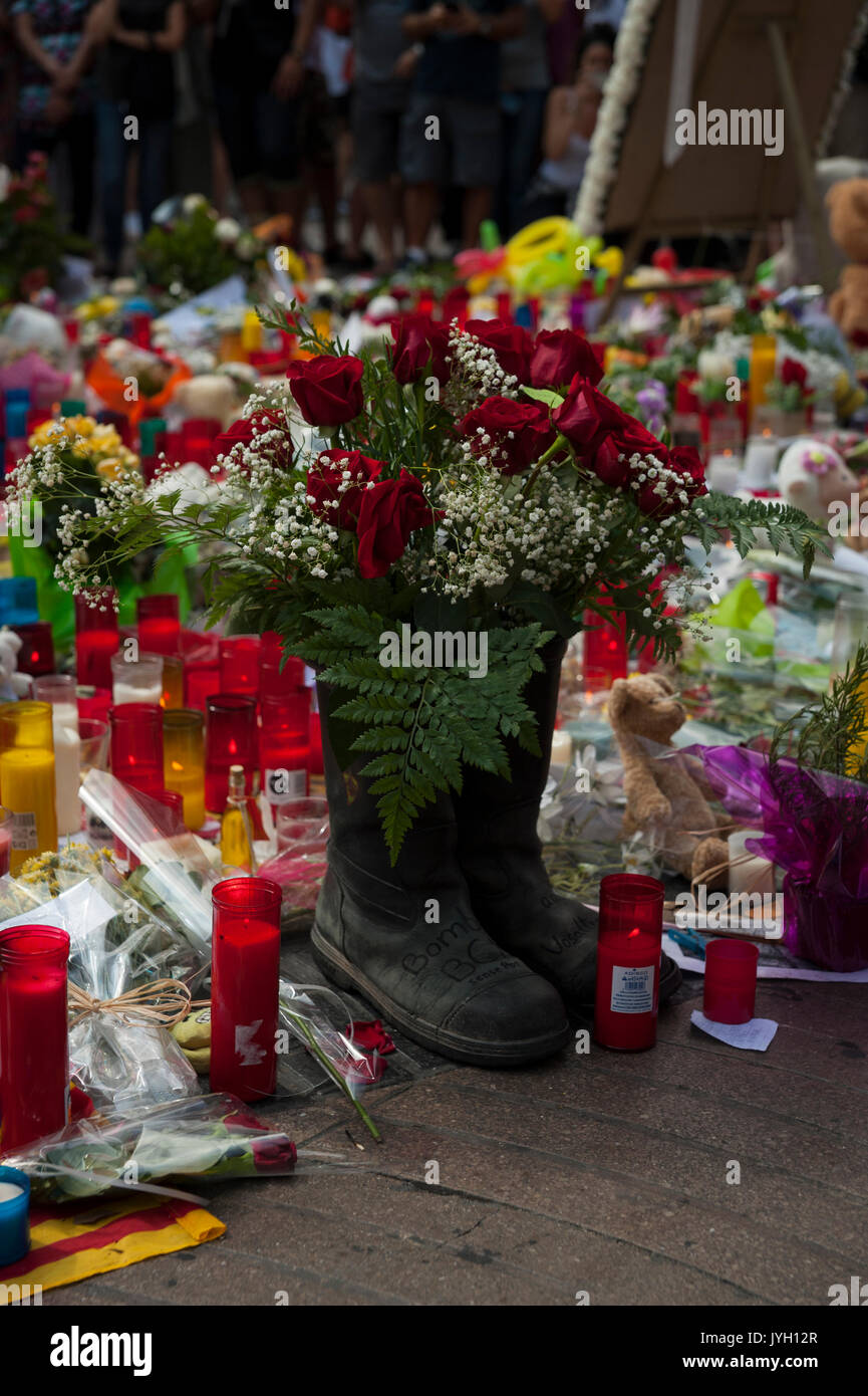 Barcelona, Catalonia, Spain. 19th Aug, 2017. Tributes to victims of Barcelona attack. Credit: Charlie Perez/Alamy Live News Stock Photo
