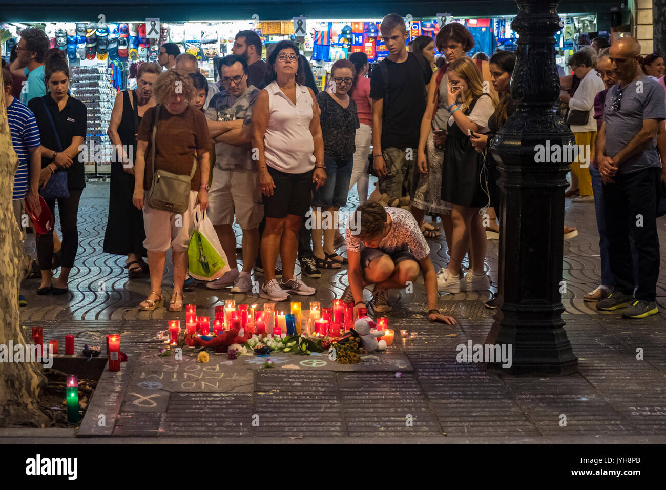 Barcelona, Spain. 19th Aug, 2017. On 19 August 2017 the city of Barcelona suffered the ISIS terrorist attack, with a total of 13 dead and hundreds injured. The city was an example of generosity with the victims and of brotherhood with the Muslim people. Barcelona shouts to the whole world: We are not afraid! Credit: Miguel Galmés/Alamy Live News Stock Photo