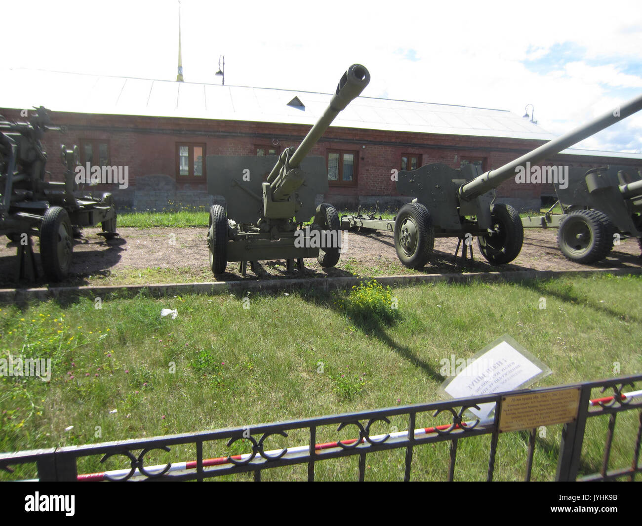 76 mm divisional gun M1942 (ZiS 3 Stock Photo - Alamy